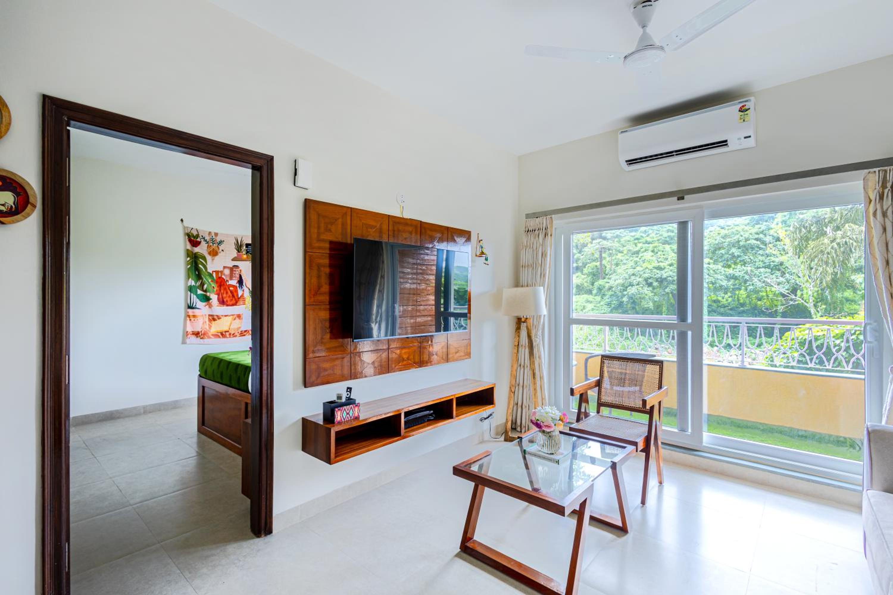 Alaya Stays 1 BHK with Balcony & Pool - Veera Marina view 5