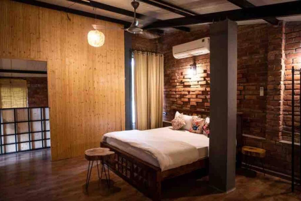 WE Woods Farm Manesar, 6BR Lux King Beds, Pvt Pool view 2