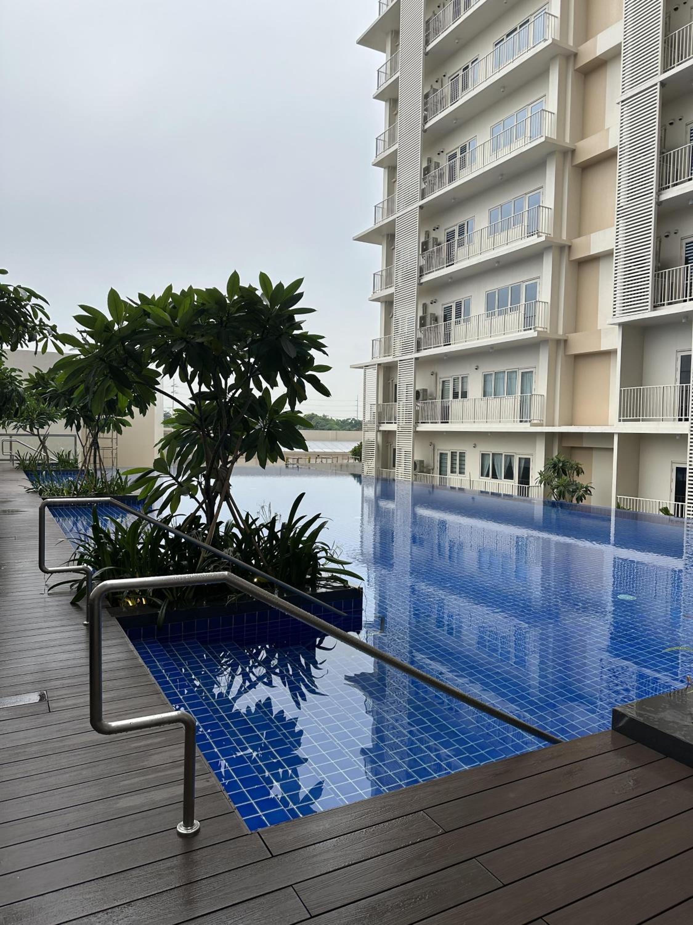 Taguig Grand Suite - Cozy Modern Apartment view 2