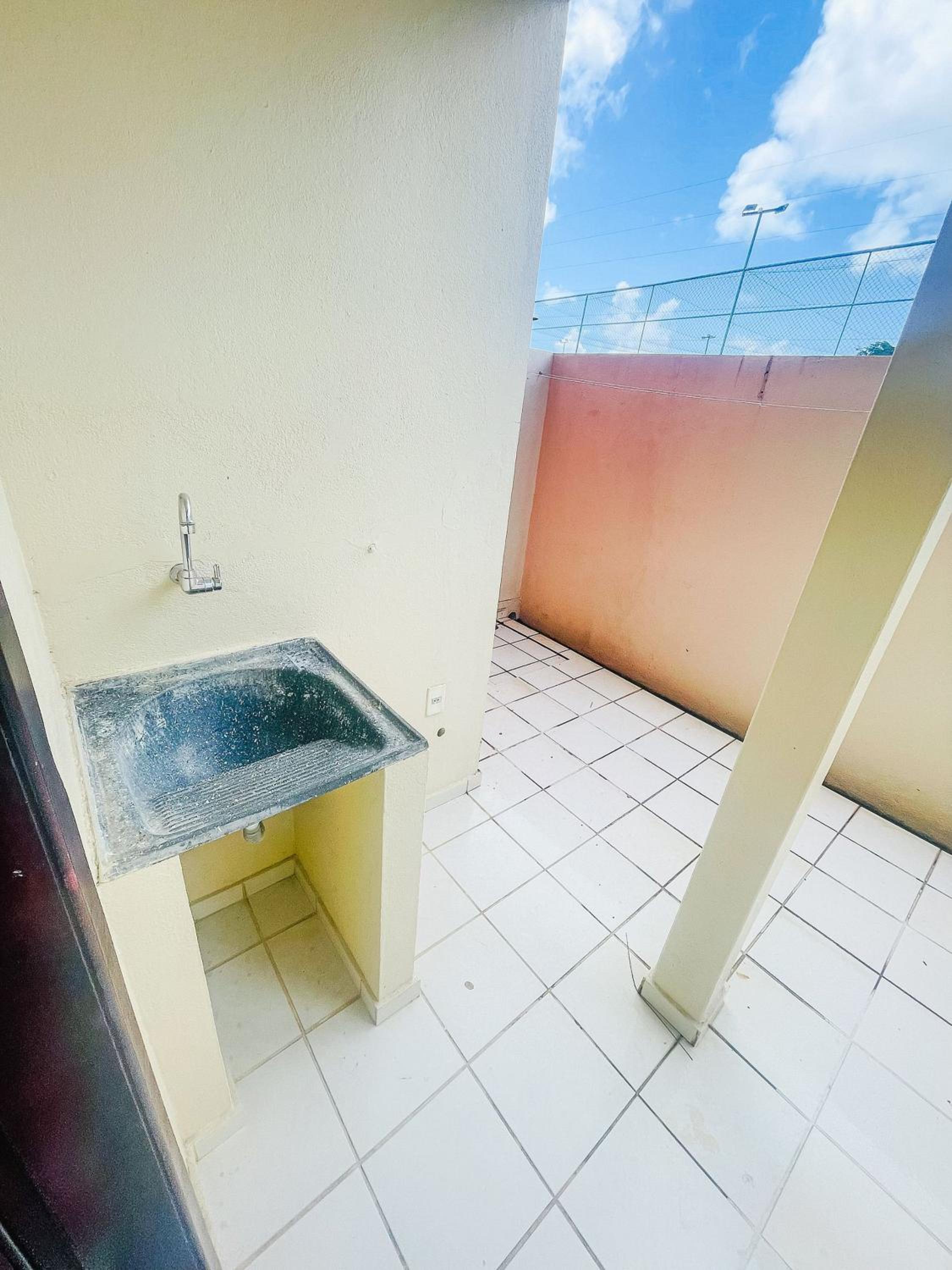 Casas no Residencial Mont Sinai com 2 ou 3 suítes (todas com ar), internet privativa 300MBPS a aproximadamento 250m da Praia de Taperapuã, condomínio com p