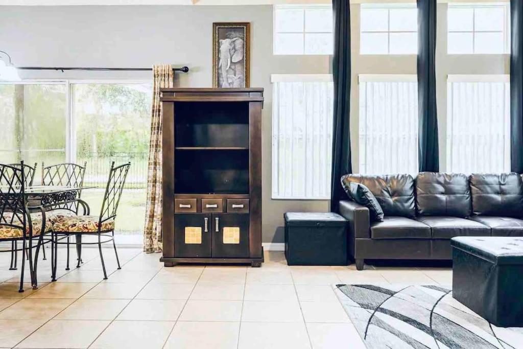 Crystal Orlando-3BR-Pet Friendly-RightNextToDisney
