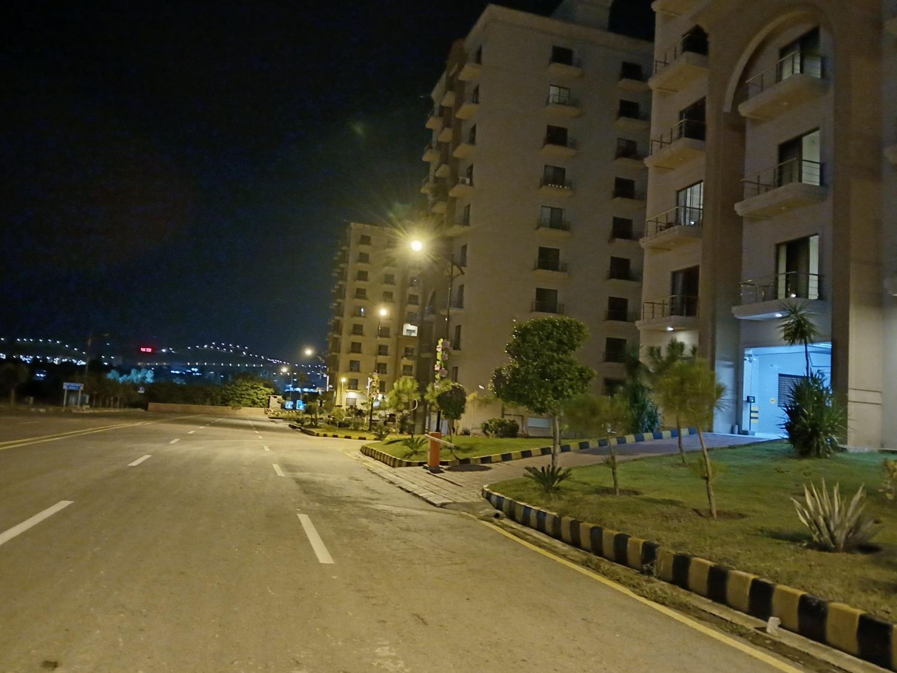 Furnished Luxury Studio Apartment On Rent in Islamabad view 2