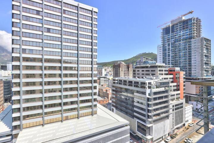 Studio close to CTICC w Fast WIFI & Secure Parking