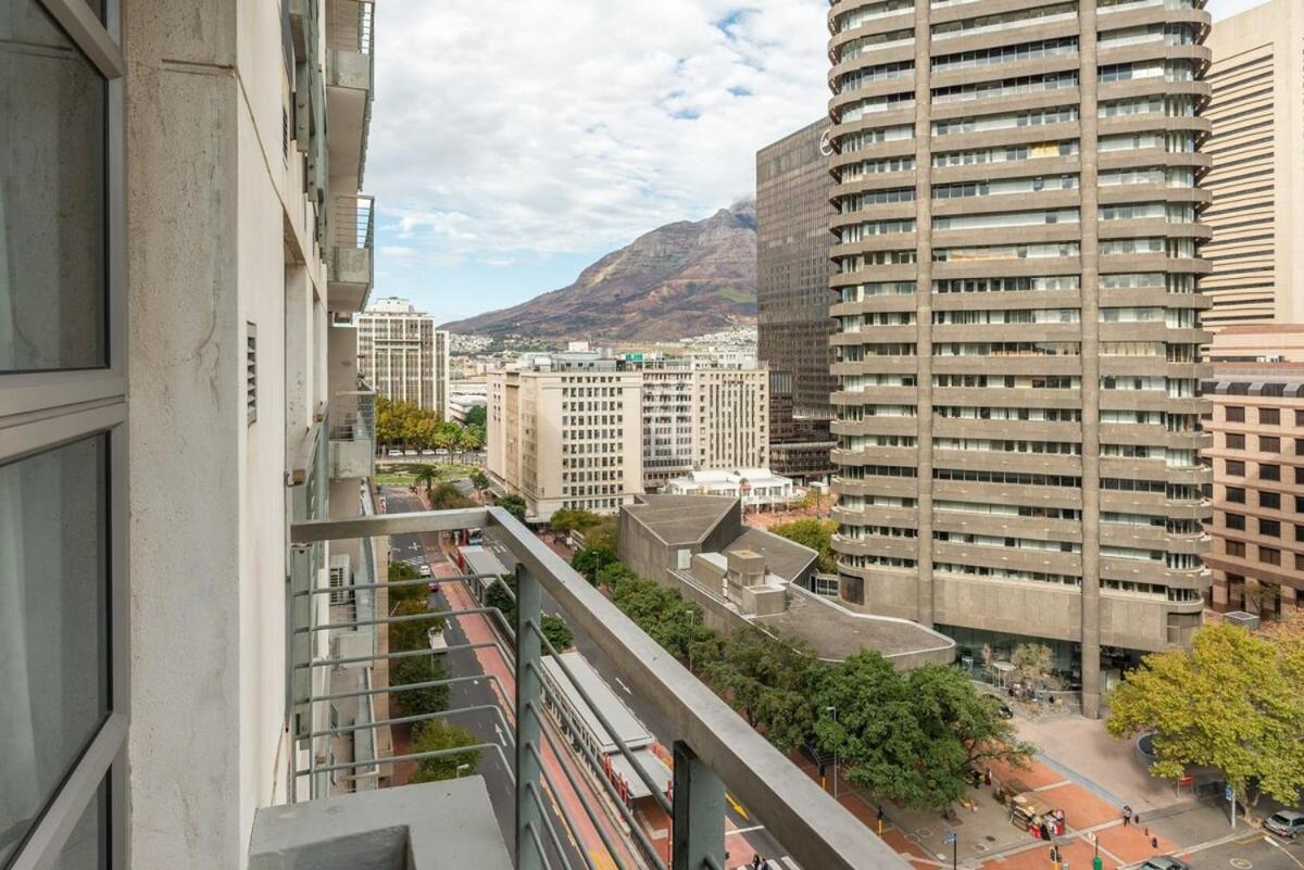 Studio close to CTICC w Fast WIFI & Secure Parking