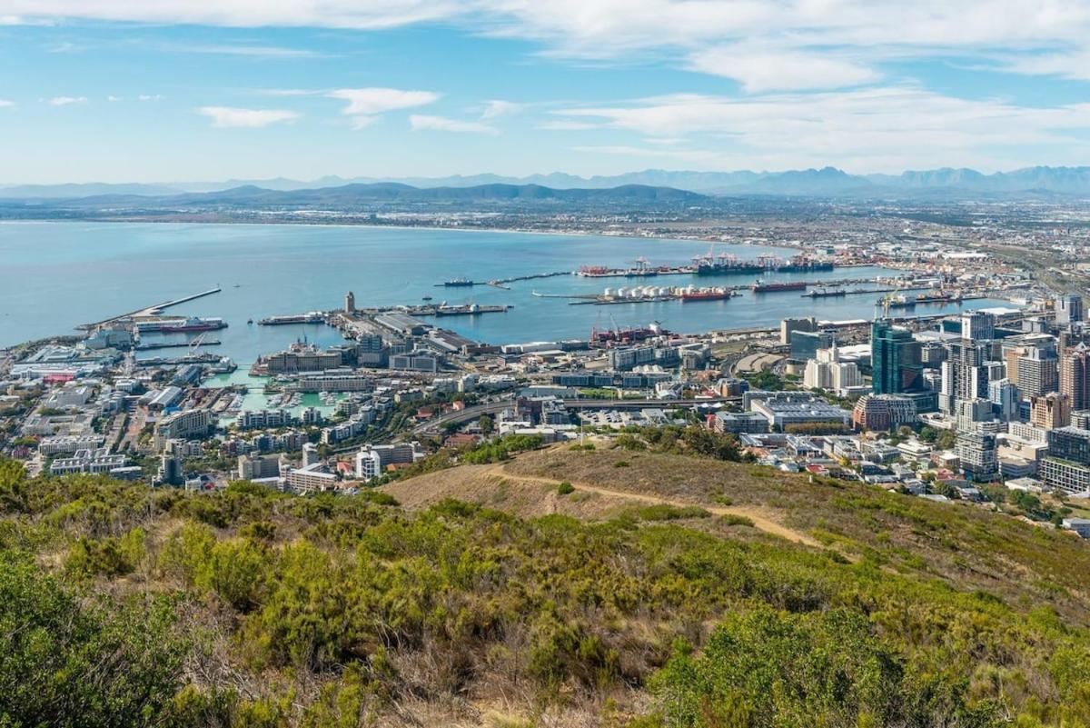 Studio close to CTICC w Fast WIFI & Secure Parking