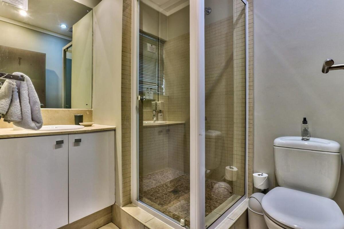 City Apartment, close to V&A - Views, WIFI+Parking view 2