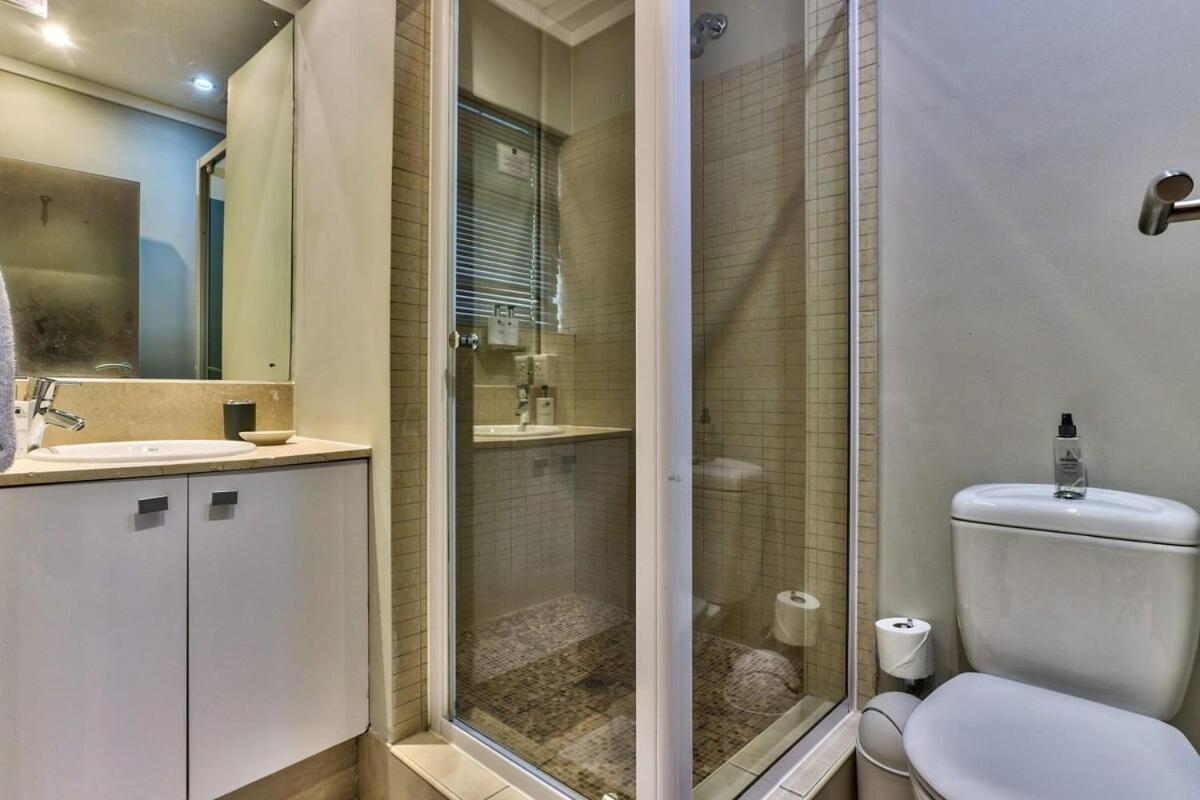 City Apartment, close to V&A - Views, WIFI+Parking view 3