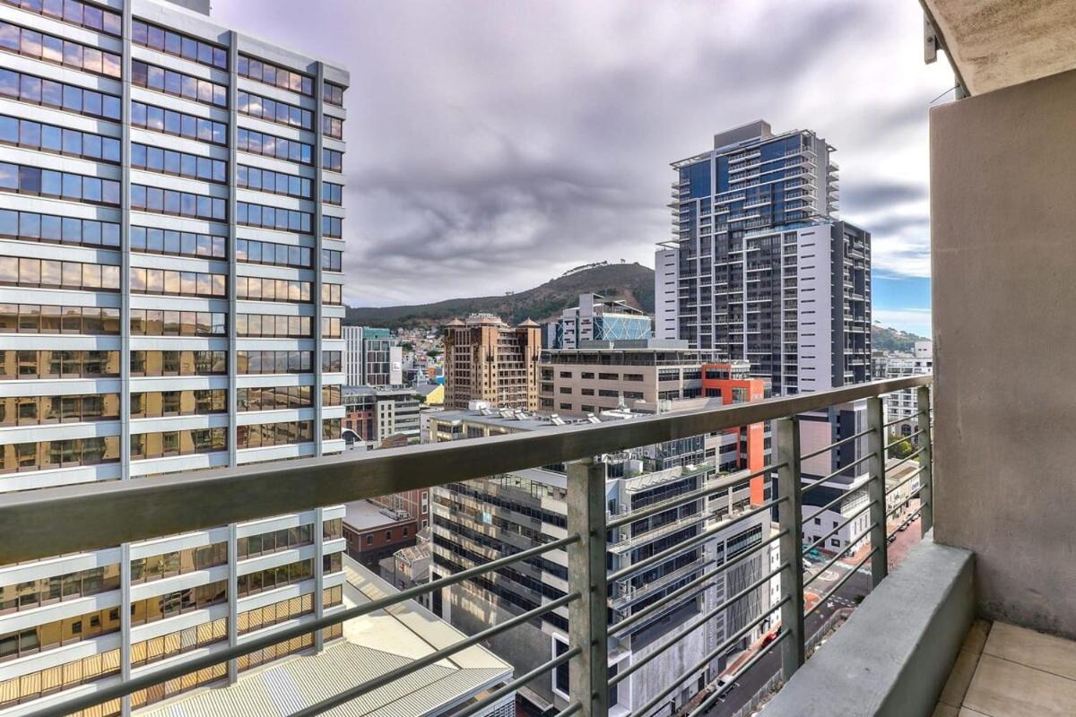 City Apartment, close to V&A - Views, WIFI+Parking view 5