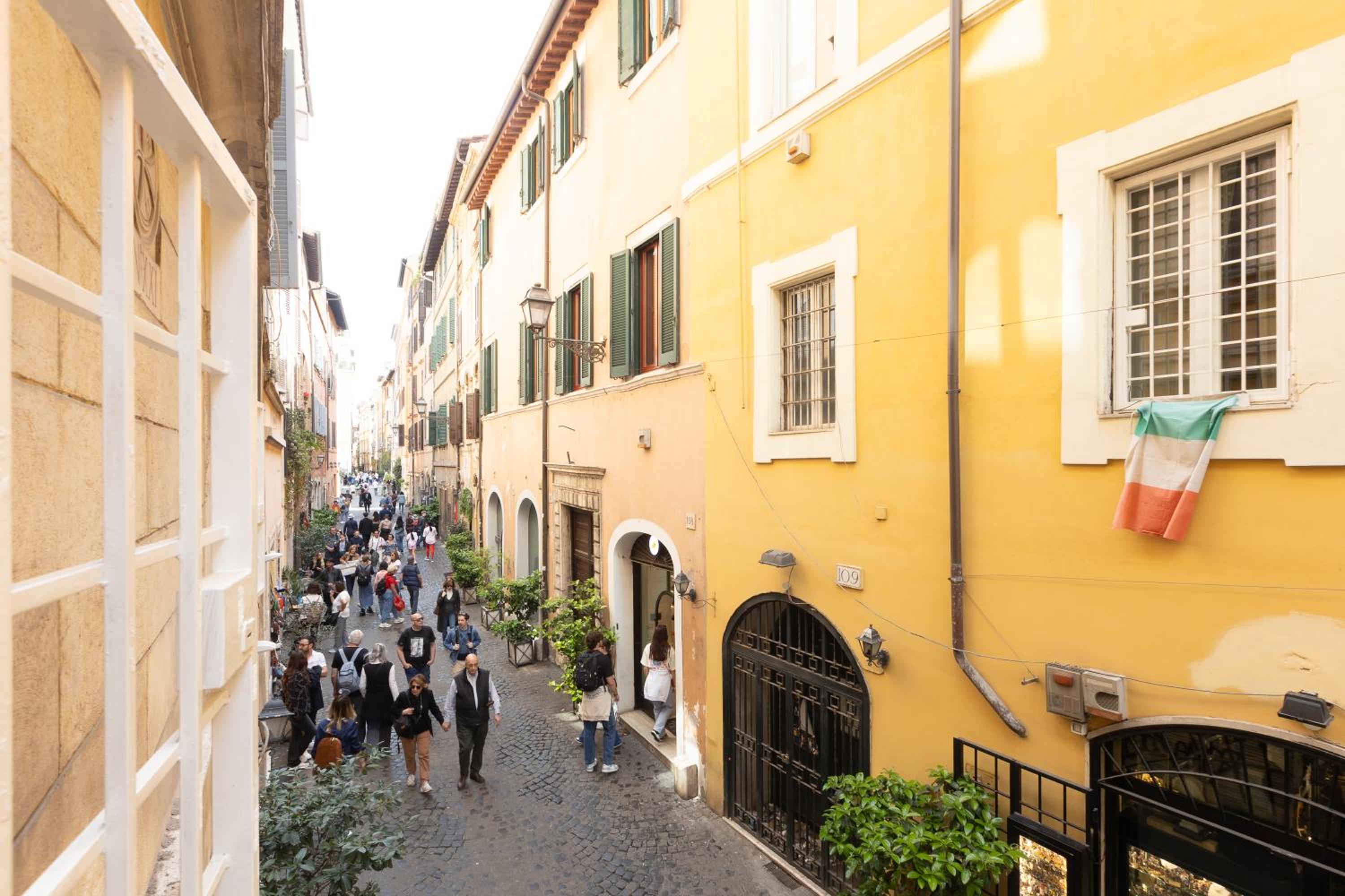 Palazzo De Mochis by Rental in Rome