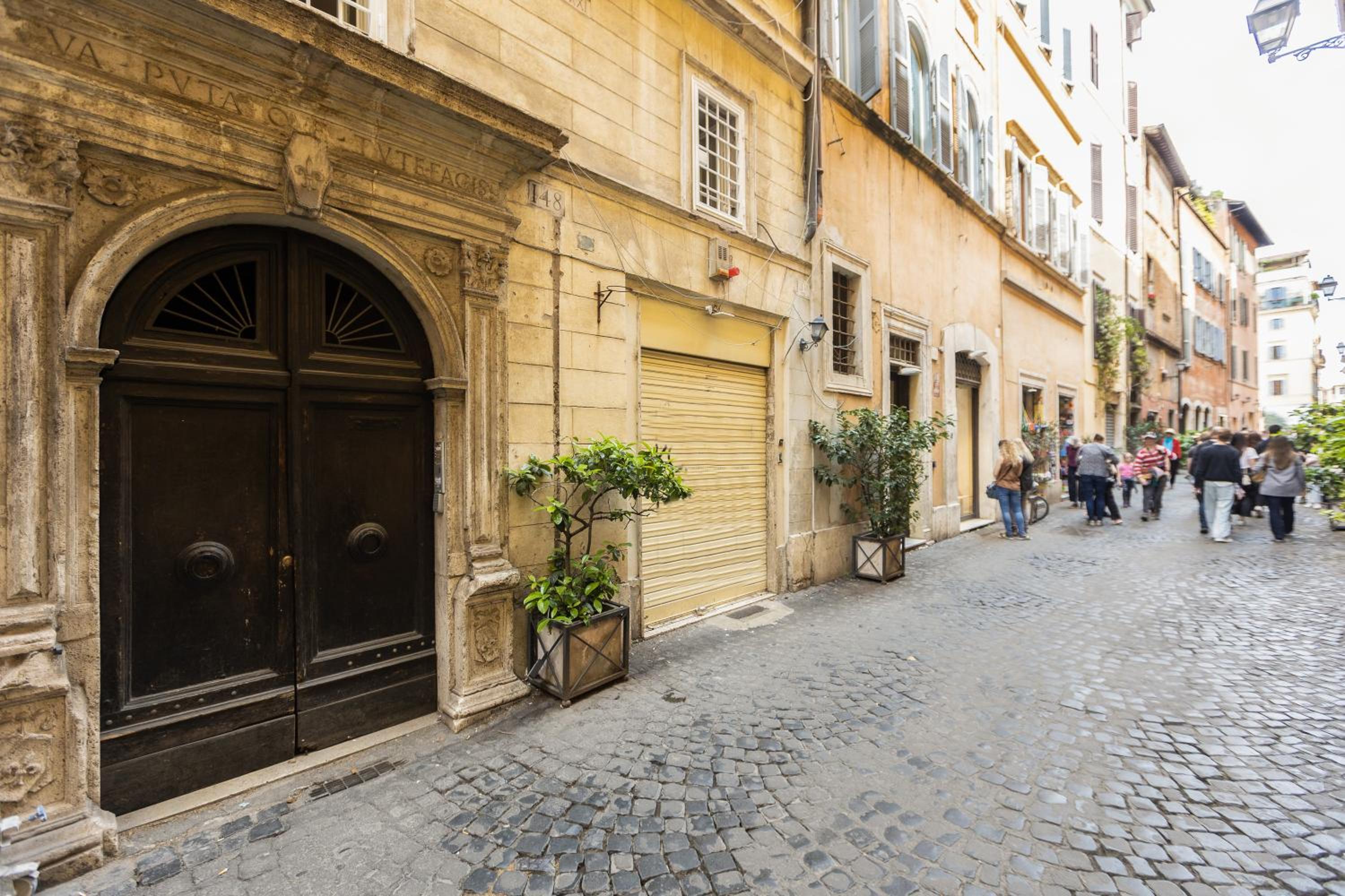 Palazzo De Mochis by Rental in Rome