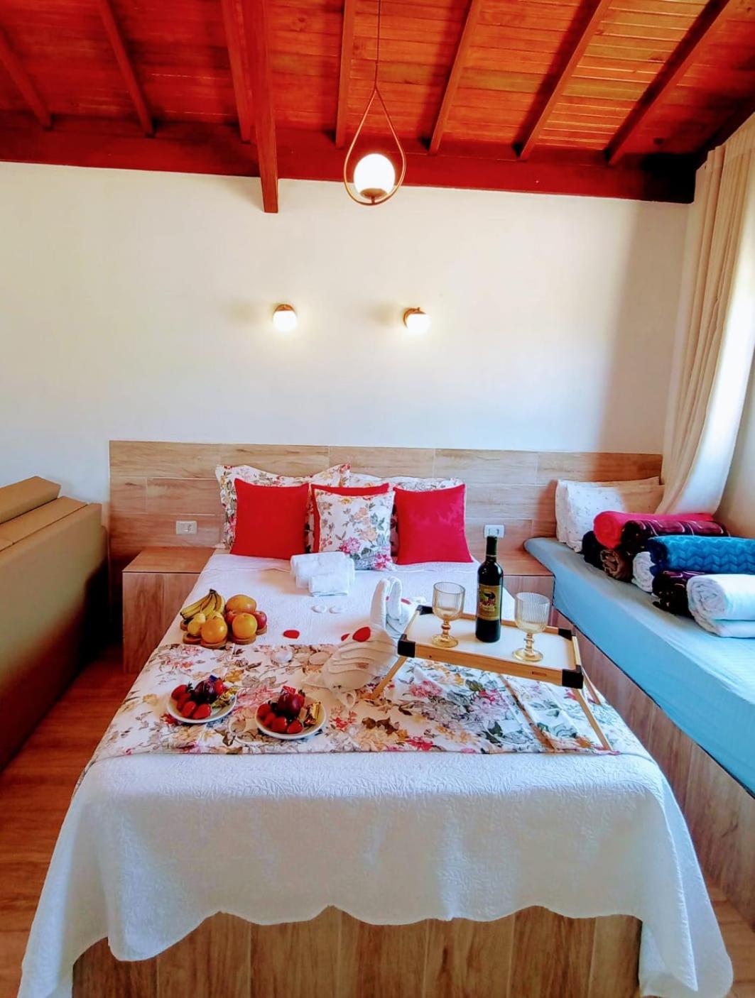 Cabanas Privativas com Jacuzzi, Cozinha, Churrasqueira e Decoração - Sitio Pauletto