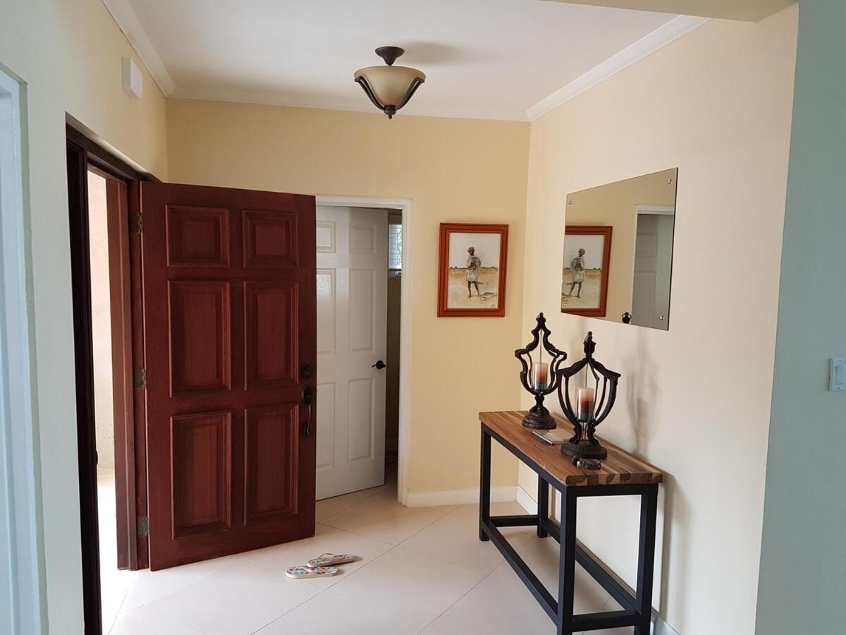 Je Suis Jamaica - 4 BR Beachfront Villa wStaff view 4