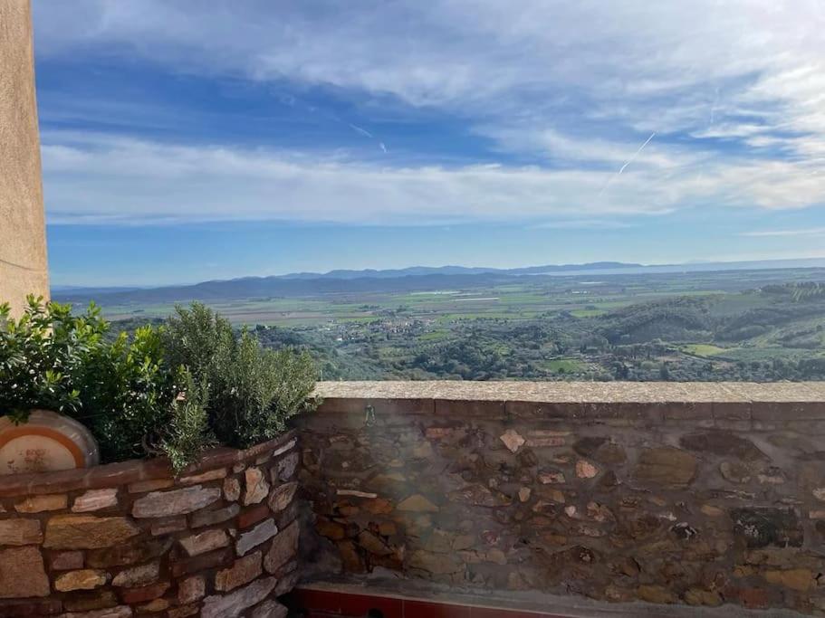 Dolce Vita mit Aussicht über Dorf und Land view 5