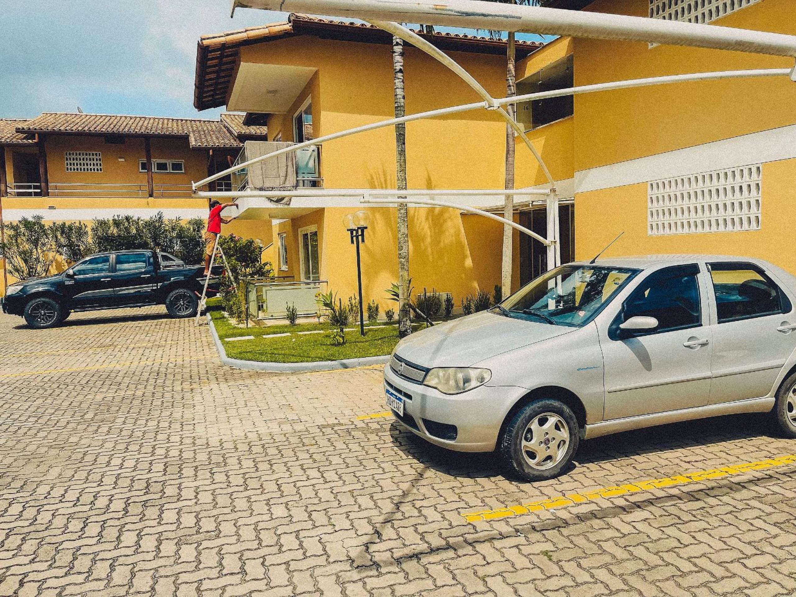 Apto no pavimento superior com 2 quartos (ambos com ar condicionado), Internet privativa 300MBPs, no condomínio Varandas da Praia a 150m da Praia de Tapera