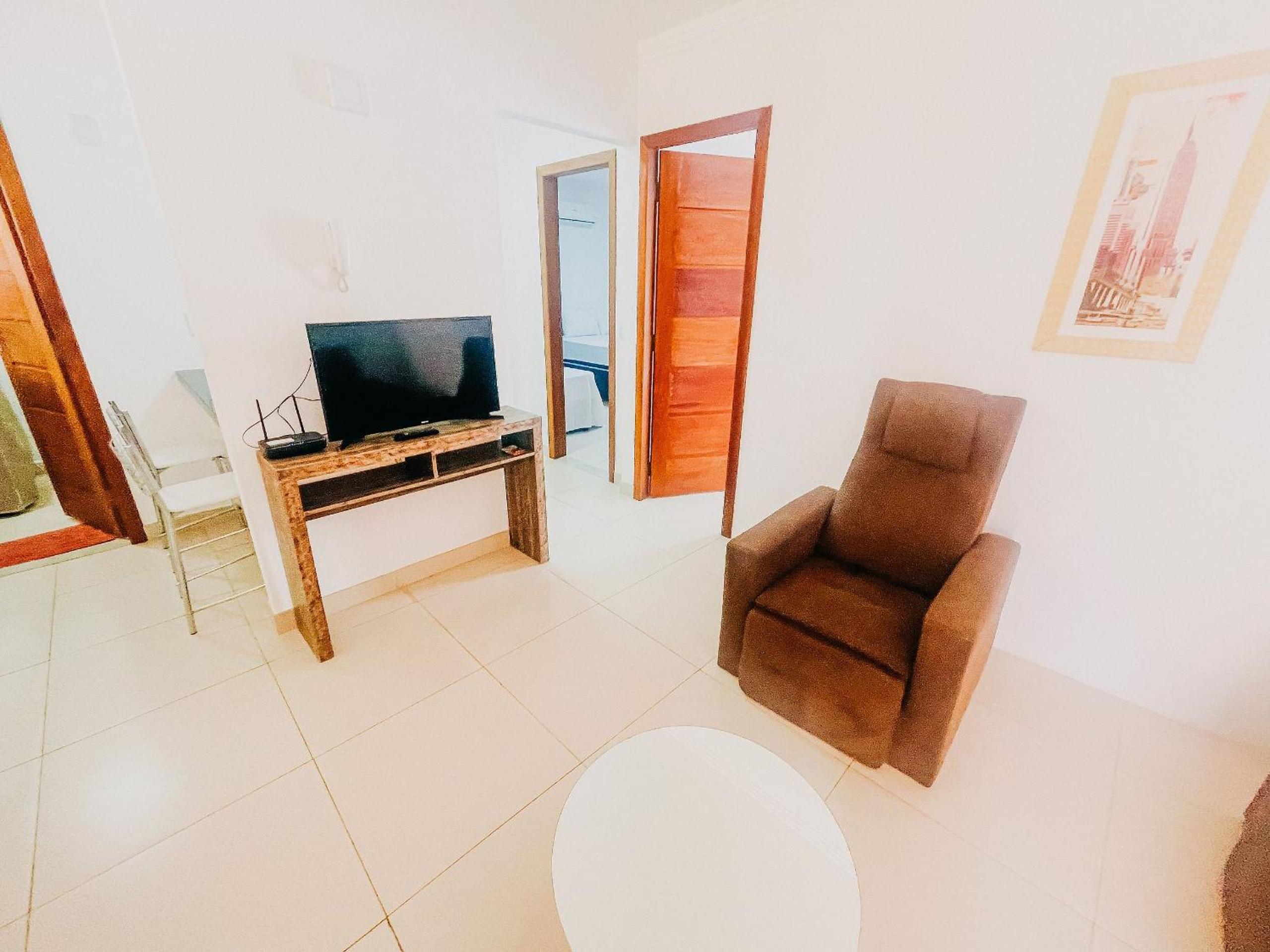 Apto no pavimento superior com 2 quartos (ambos com ar condicionado), Internet privativa 300MBPs, no condomínio Varandas da Praia a 150m da Praia de Tapera