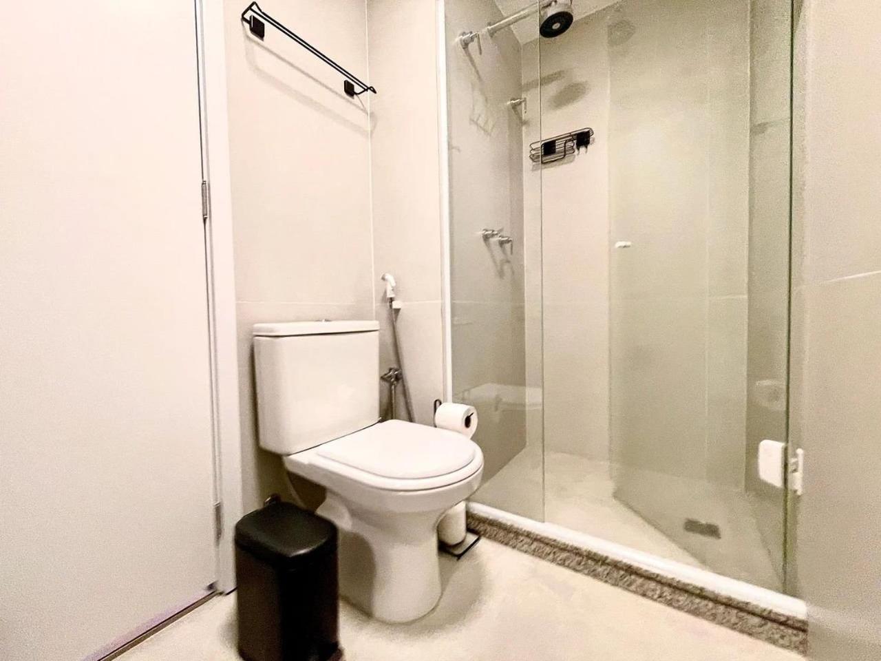 Leblon Studio - New, with pool and gym.