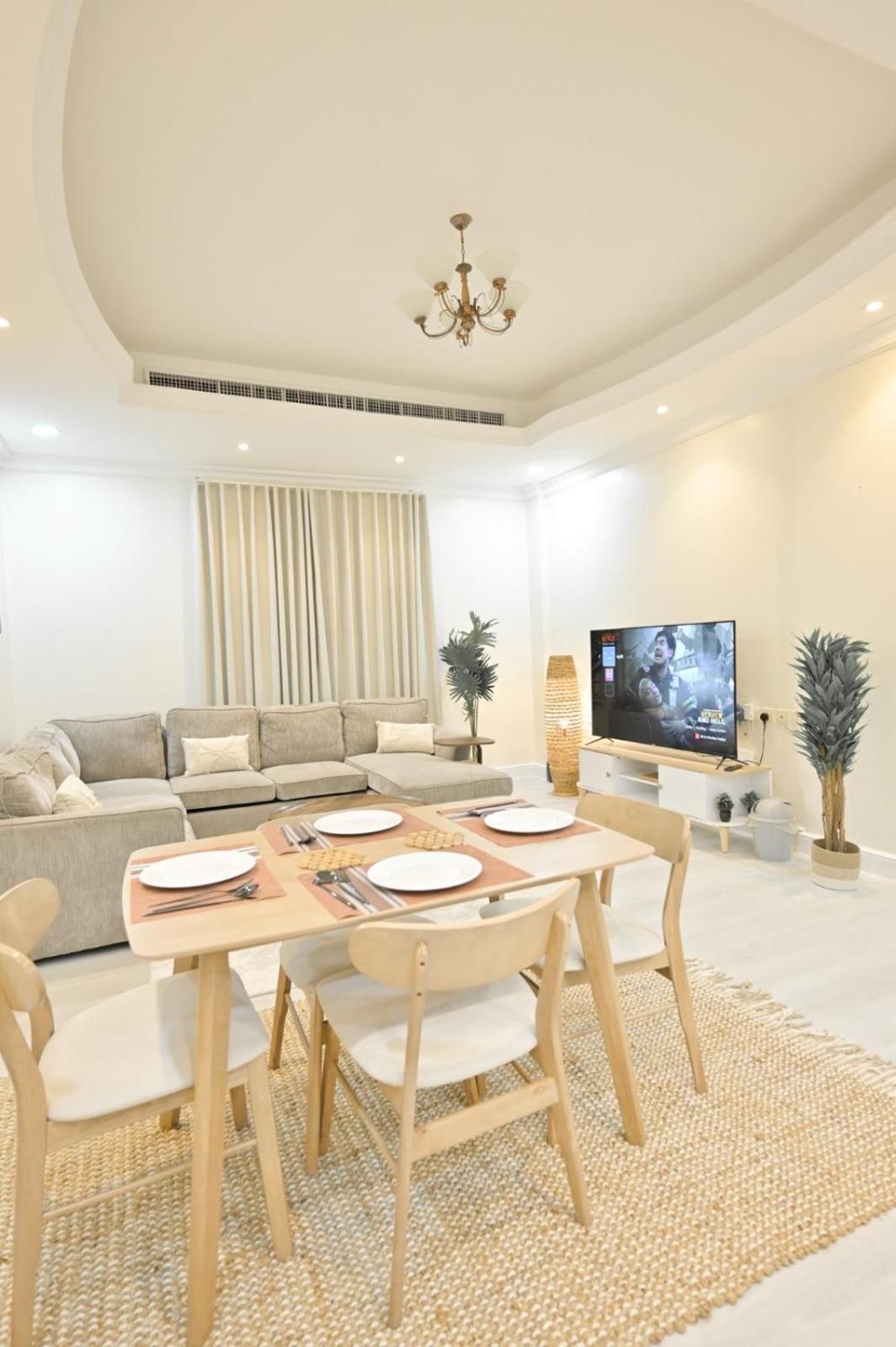 RJ's - Beautiful 3 Bedroom Apartment view 3