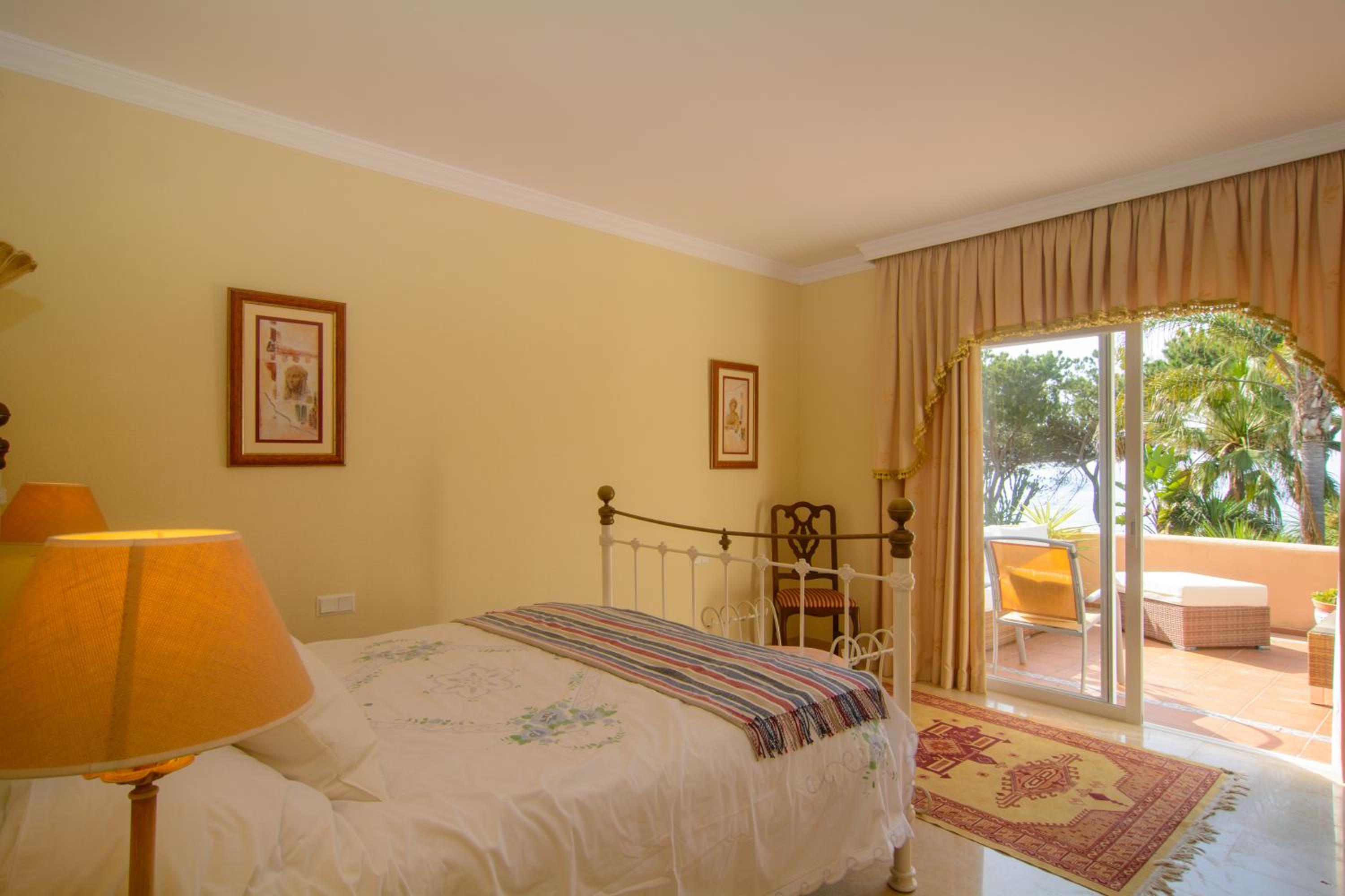 Venalmar first line townhouse, garden, sea views view 4