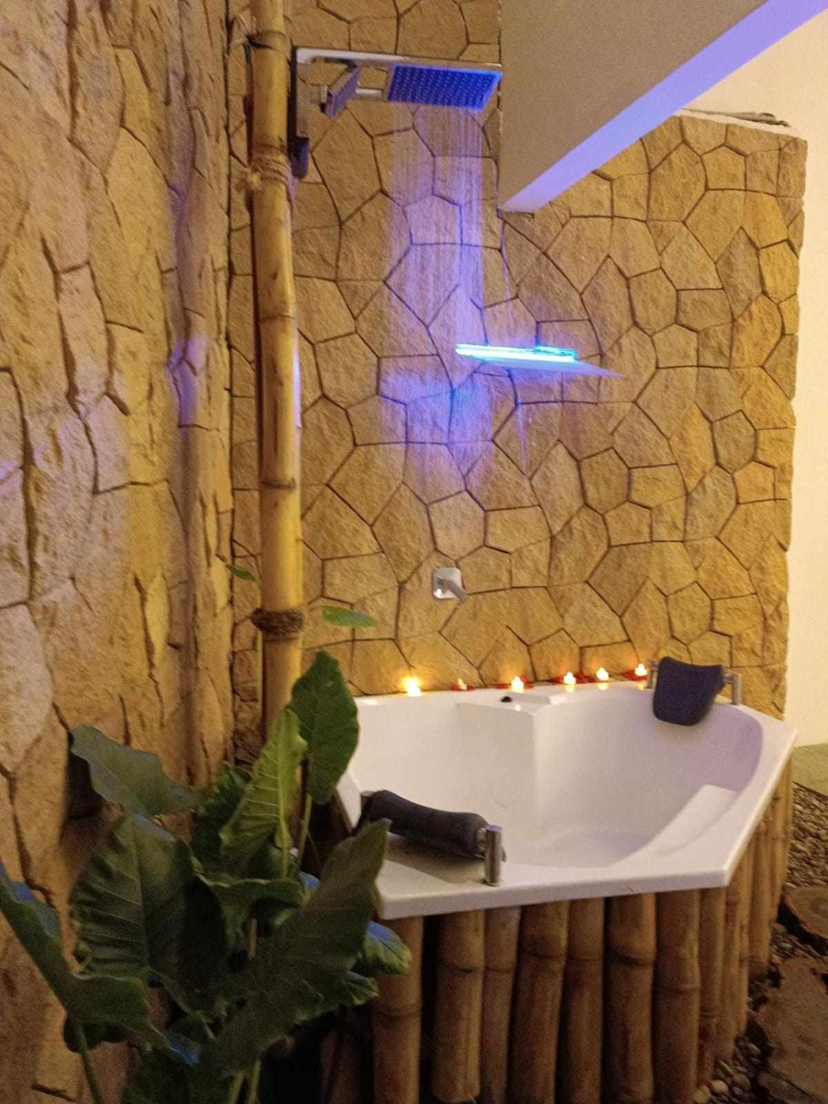Bonita Casa Privada con Jacuzzi y Patio