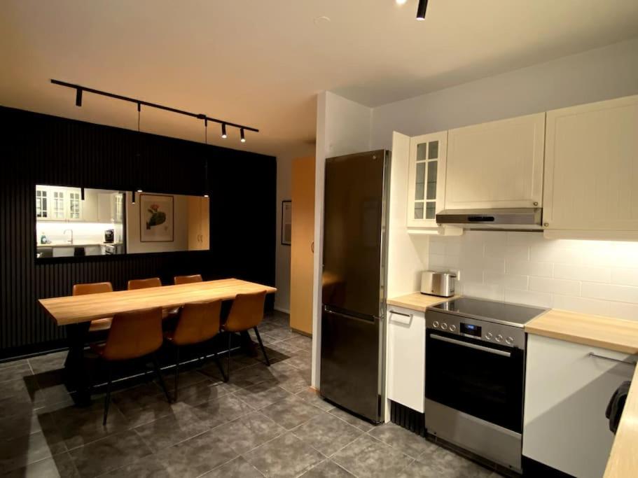 4-room spacious condo w patio view 3