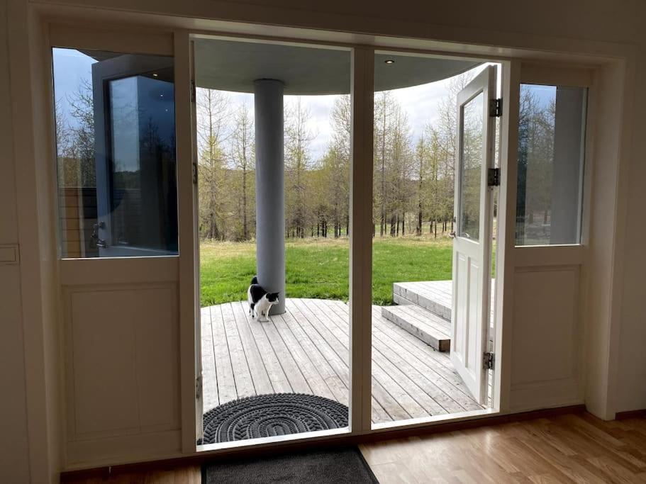 4-room spacious condo w patio view 5