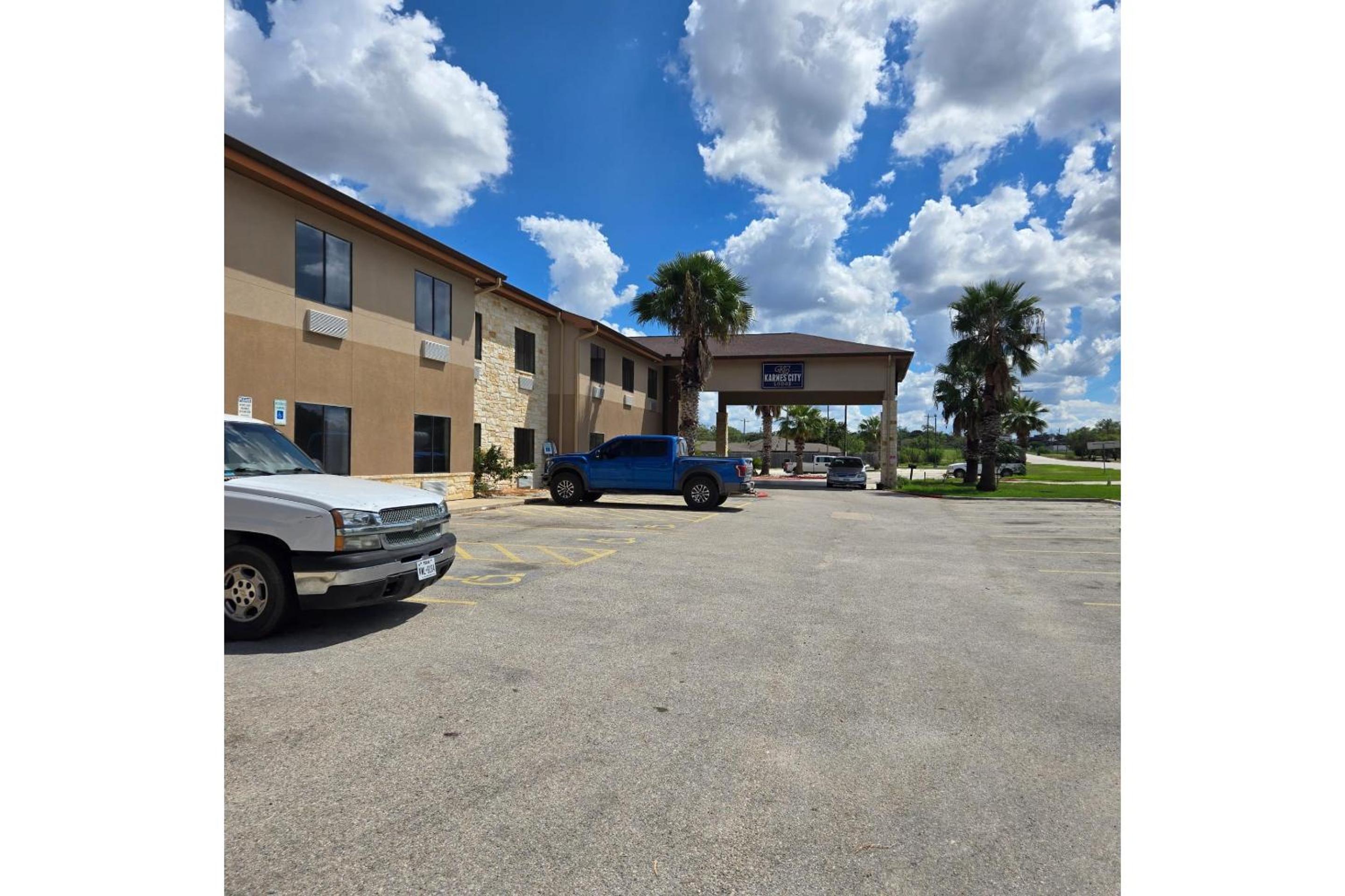 Karnes City Lodge