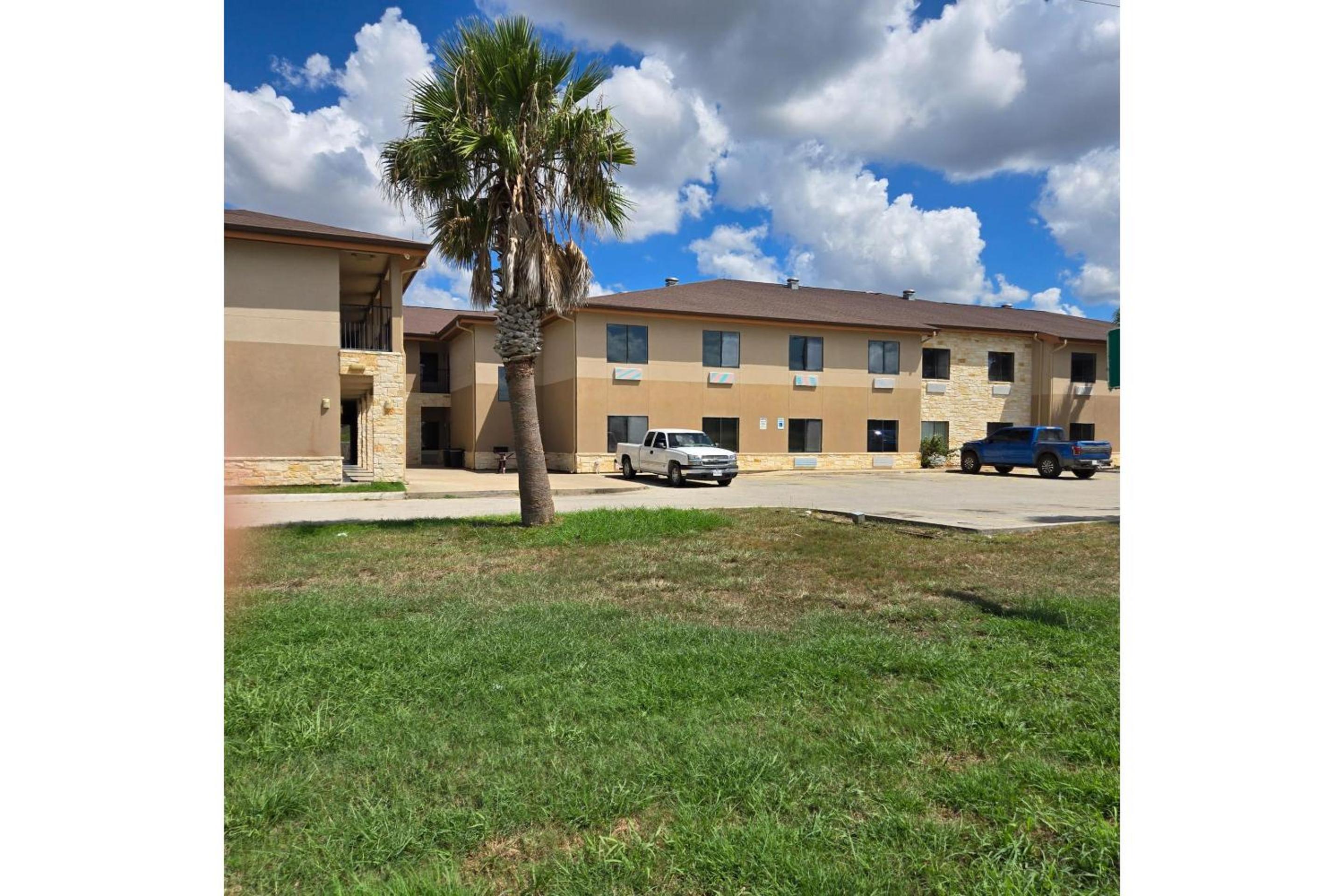 Karnes City Lodge