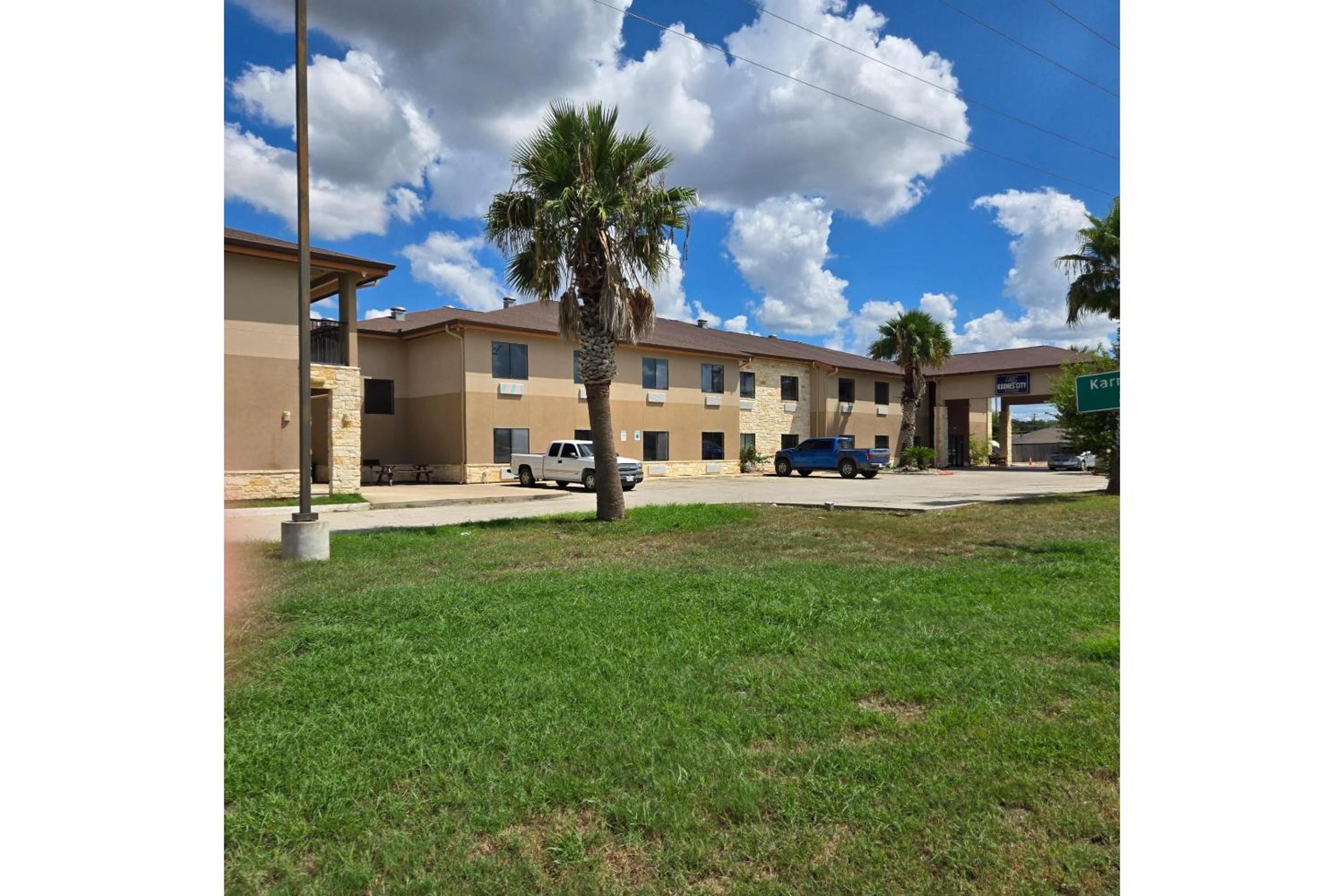 Karnes City Lodge
