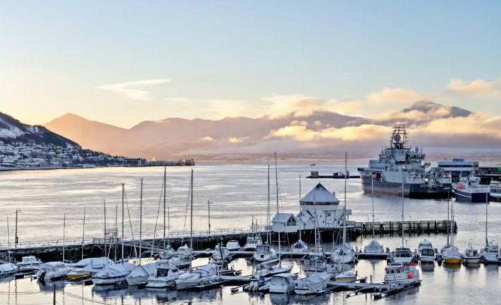 New apartment in Tromsø city with sea view view 5