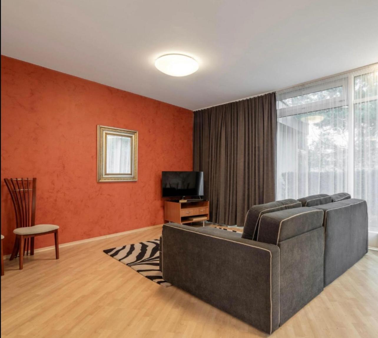 Apartamentai netoli juros view 4
