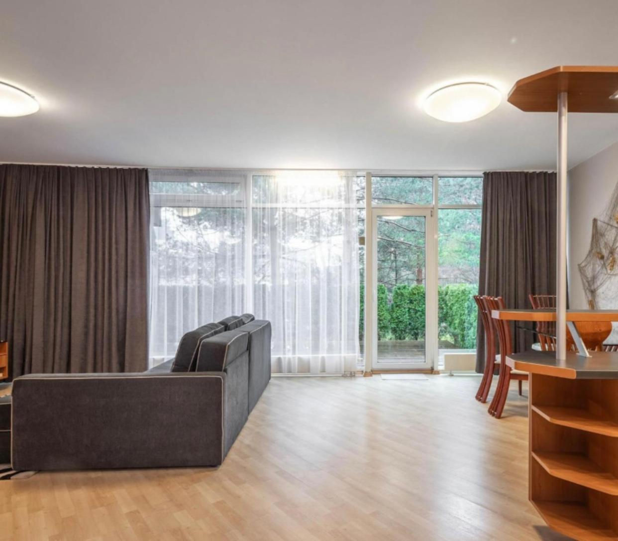 Apartamentai netoli juros view 5