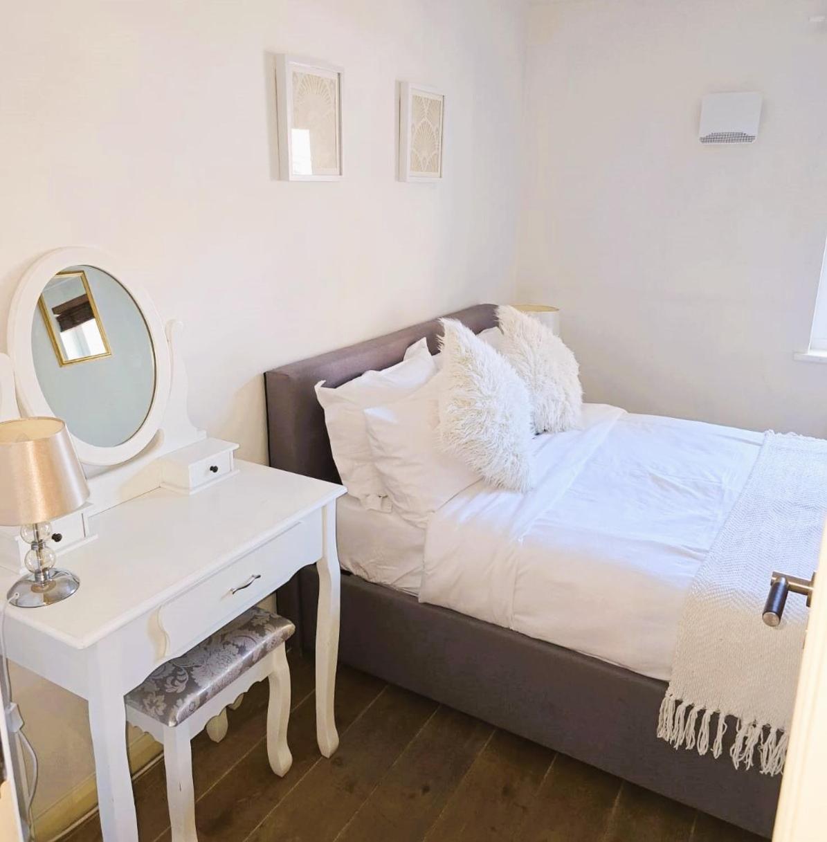 Super Central beautiful Three Bedroom