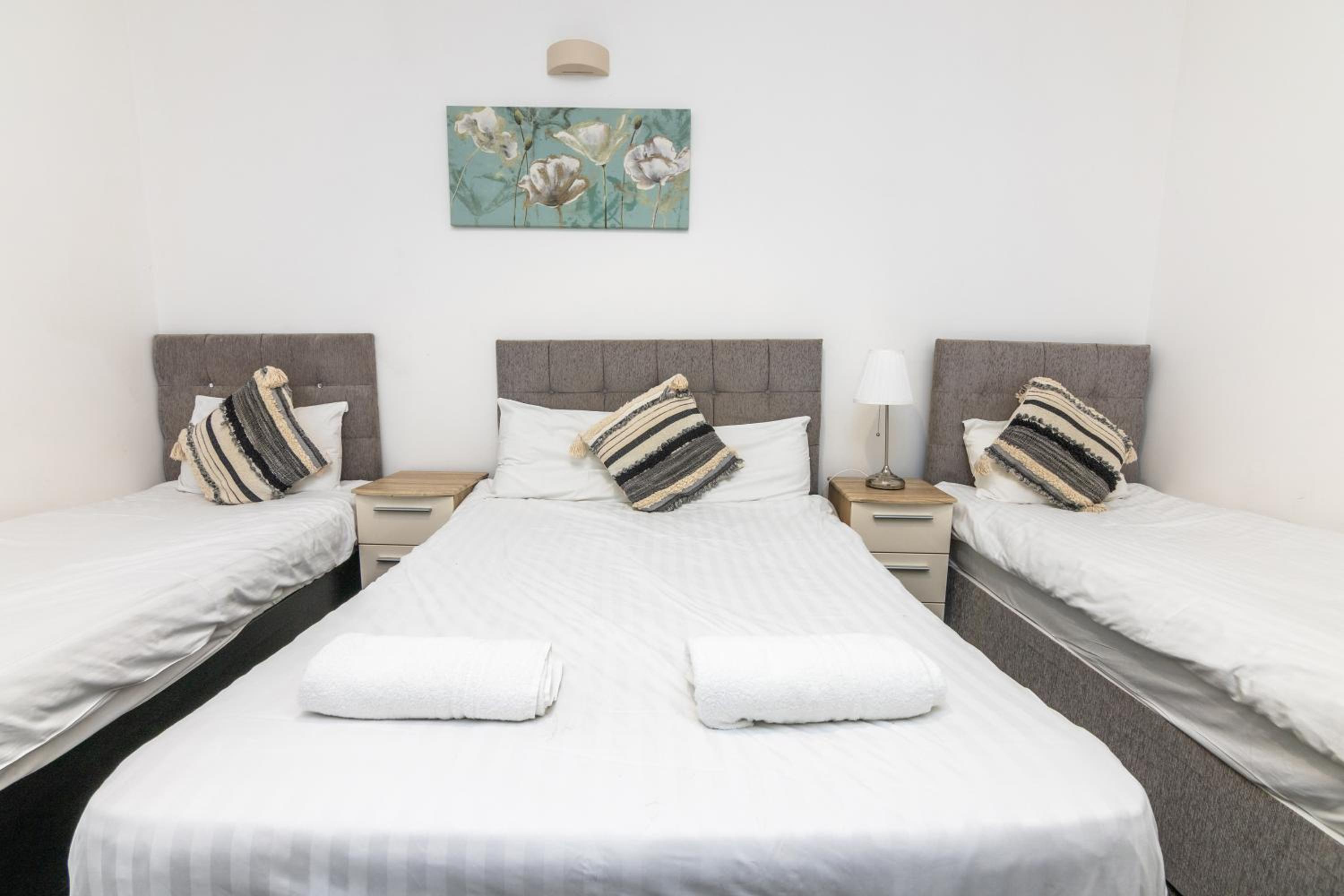 Newly Furnished Close to City Centre in Leeds with Secure Parking