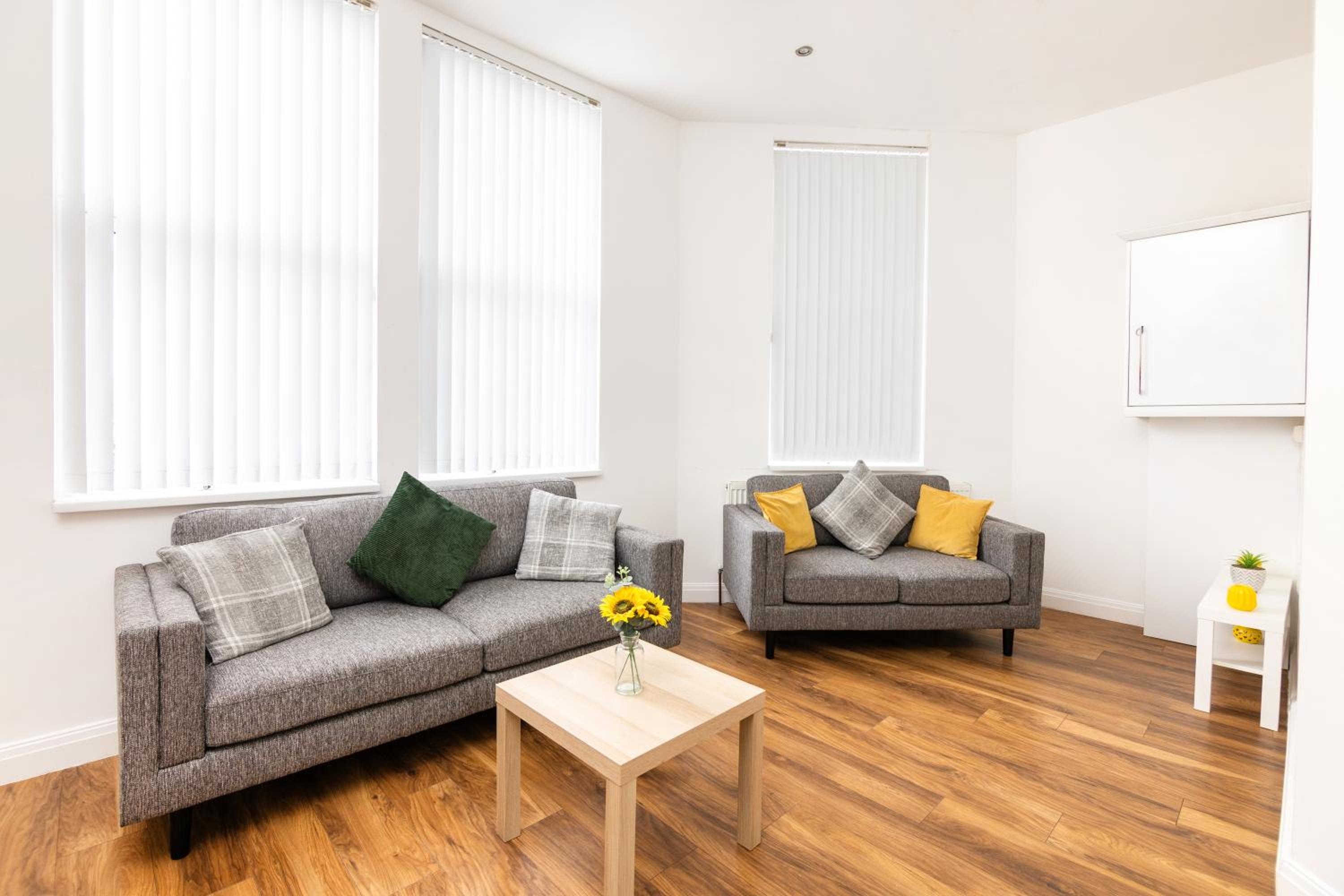 Newly Furnished Close to City Centre in Leeds with Secure Parking