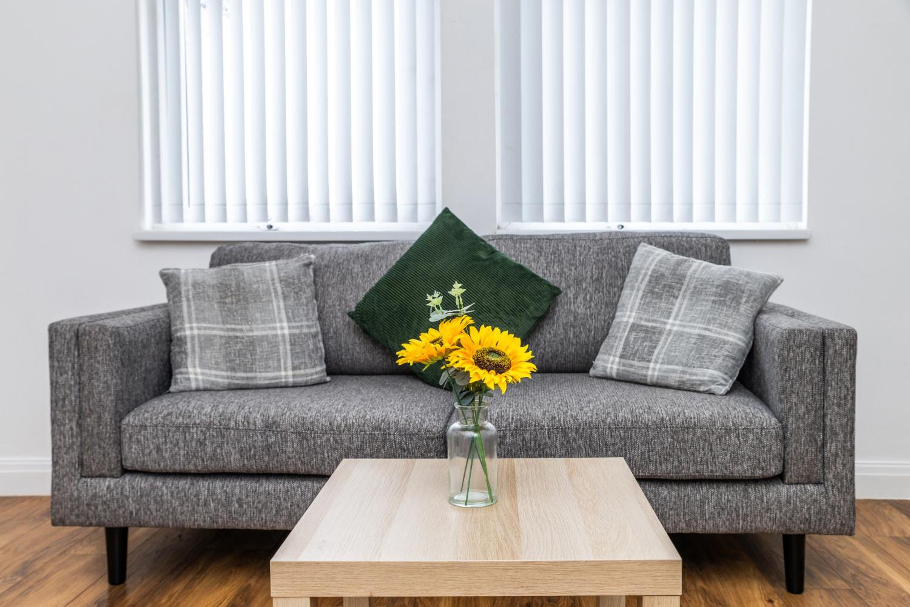 Newly Furnished Close to City Centre in Leeds with Secure Parking