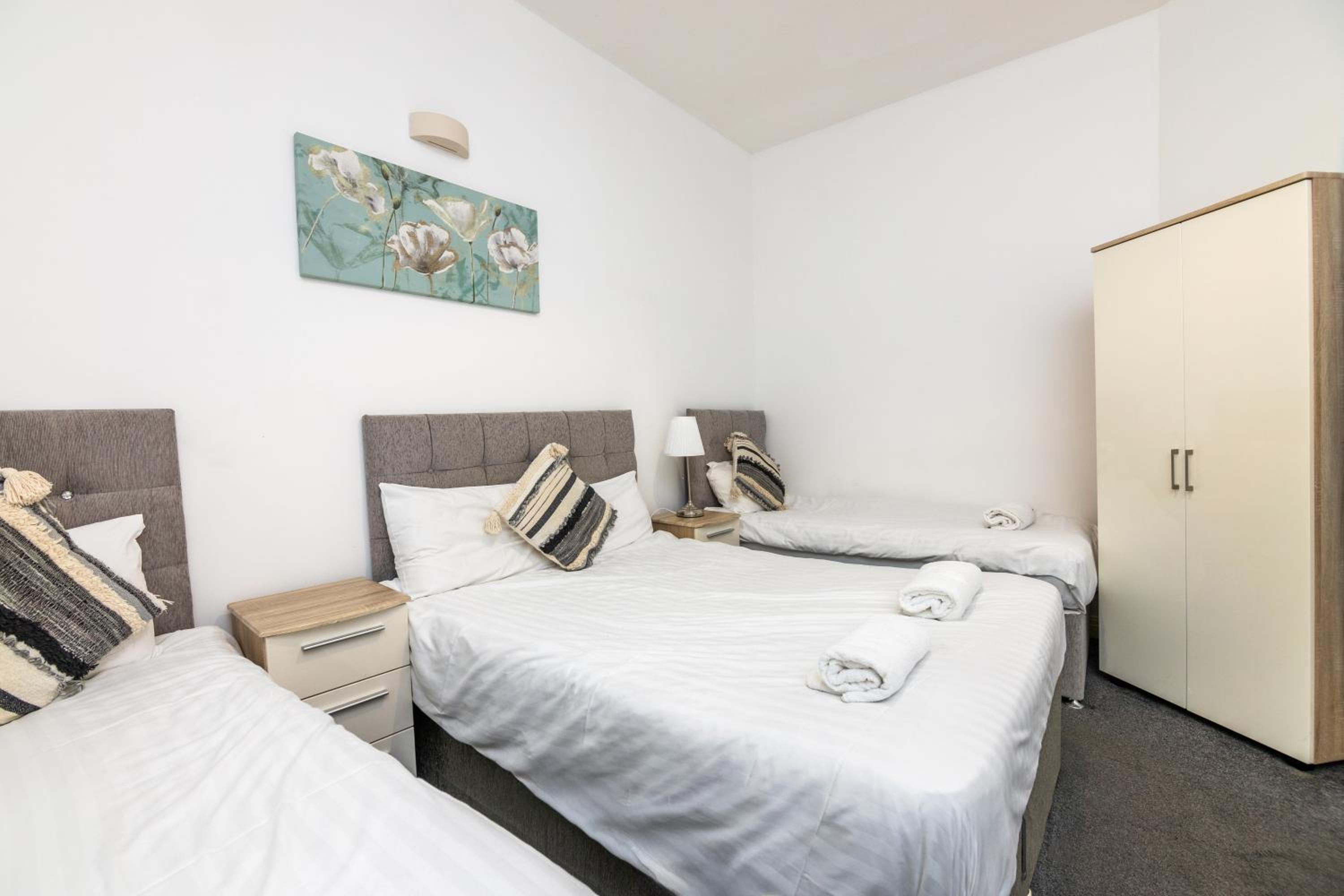 Newly Furnished Close to City Centre in Leeds with Secure Parking