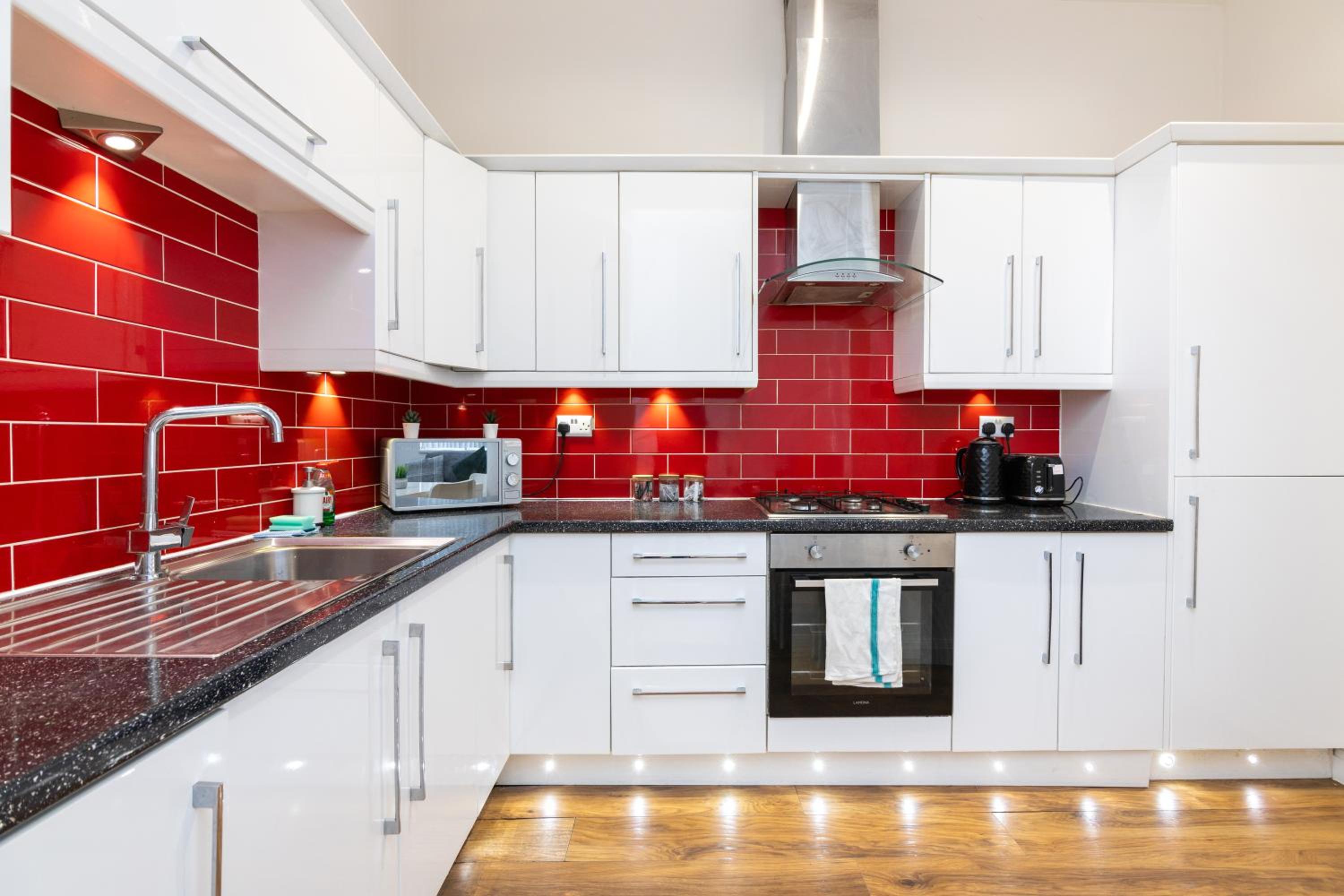 Newly Furnished Close to City Centre in Leeds with Secure Parking