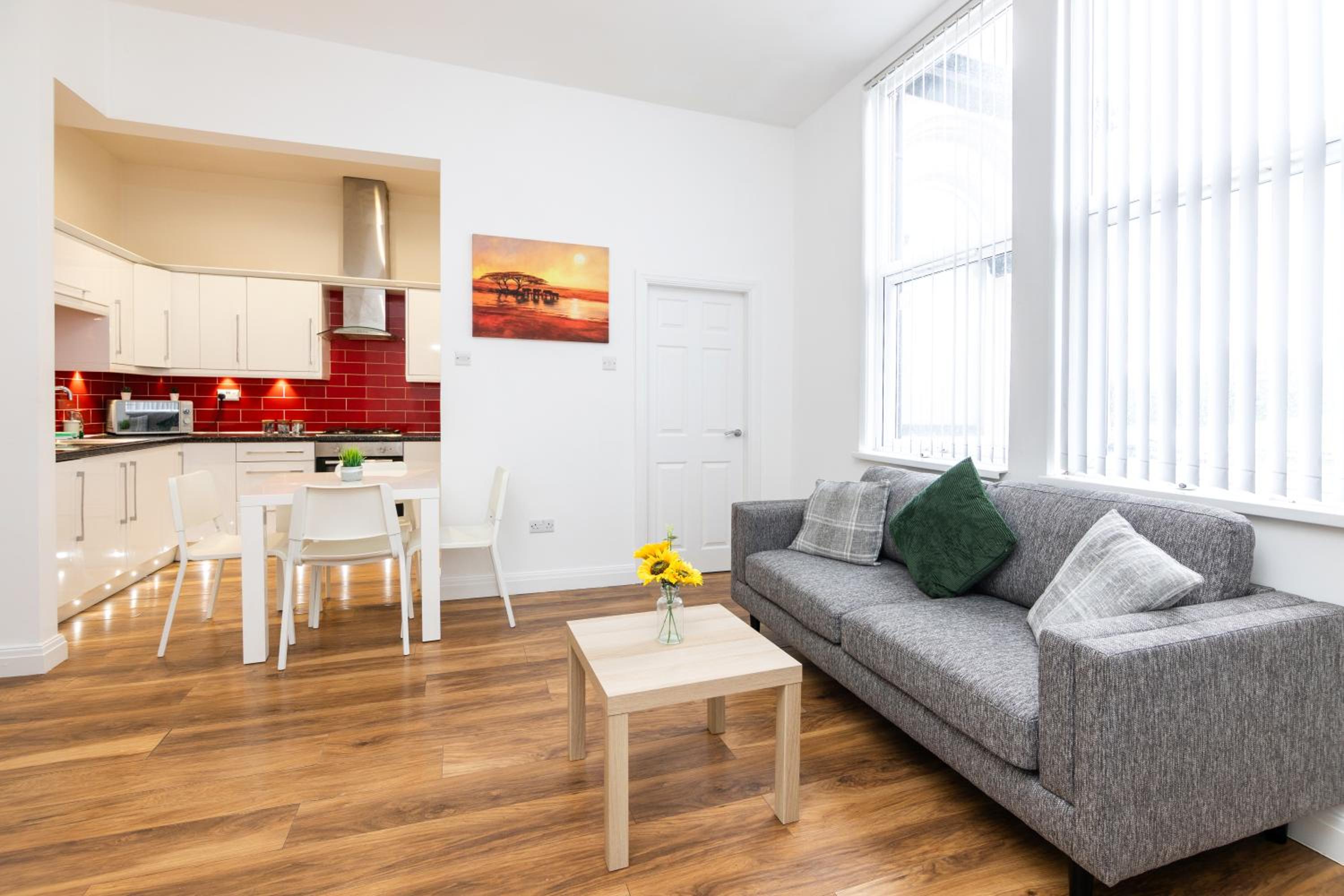 Newly Furnished Close to City Centre in Leeds with Secure Parking