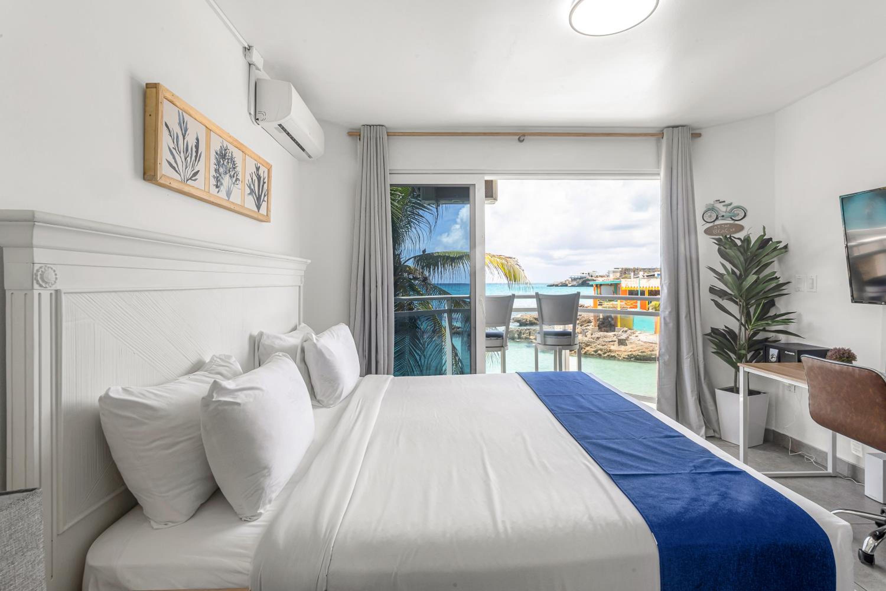 Maho Beach Front Studio Incredible View - main view