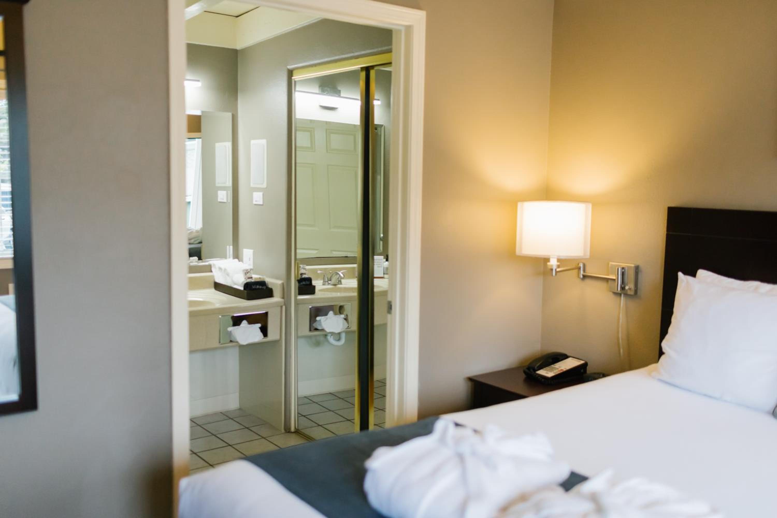Earthbox Inn & Spa