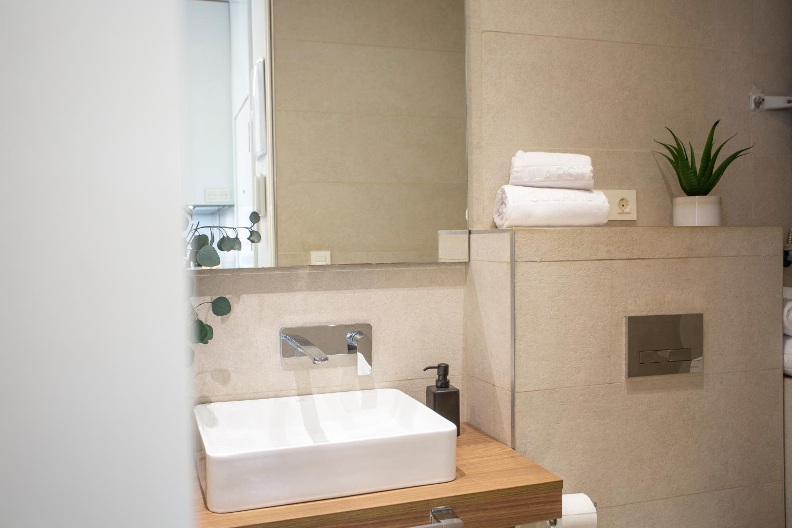 SingularStays Plaza Redonda II