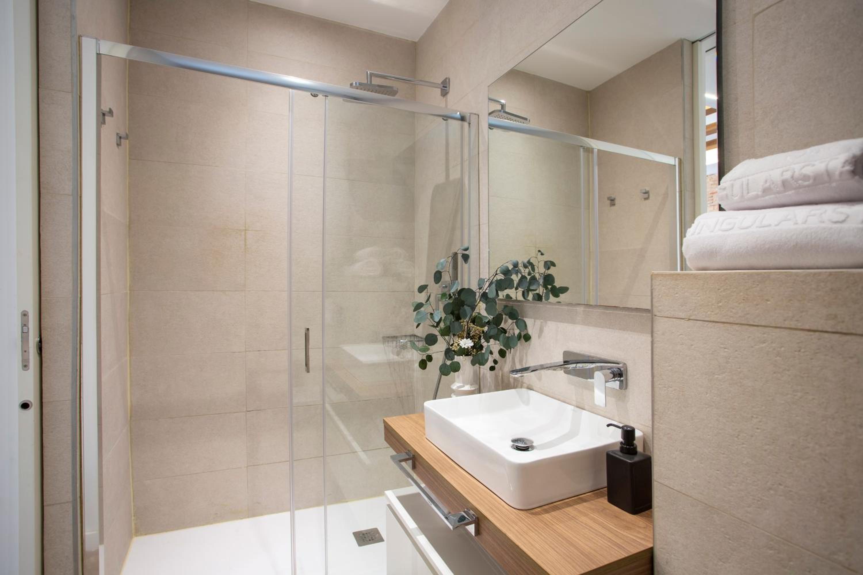 SingularStays Plaza Redonda II