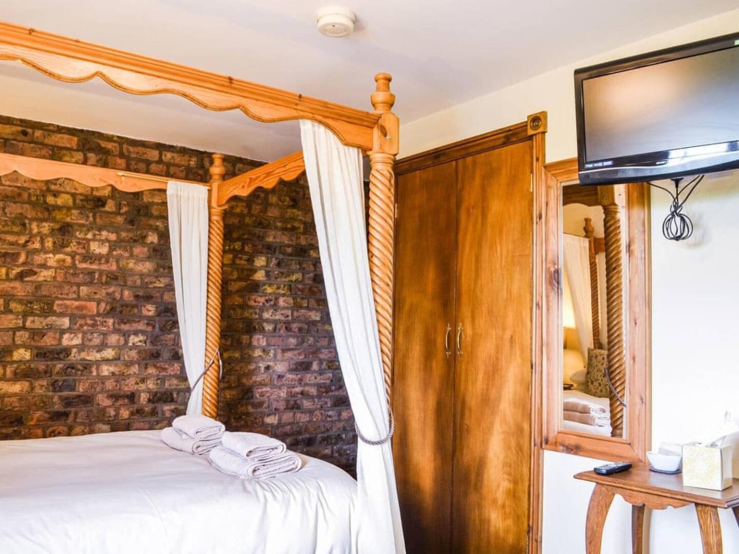 Eastfield Cottage free parking and EV charger