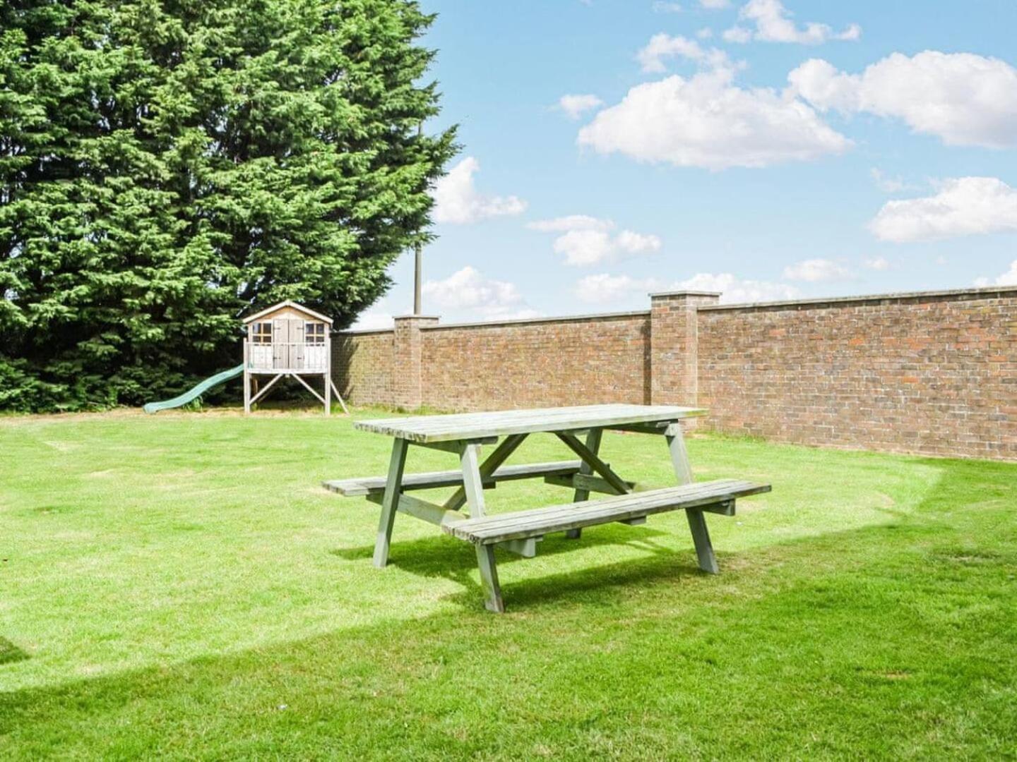 Eastfield Cottage free parking and EV charger