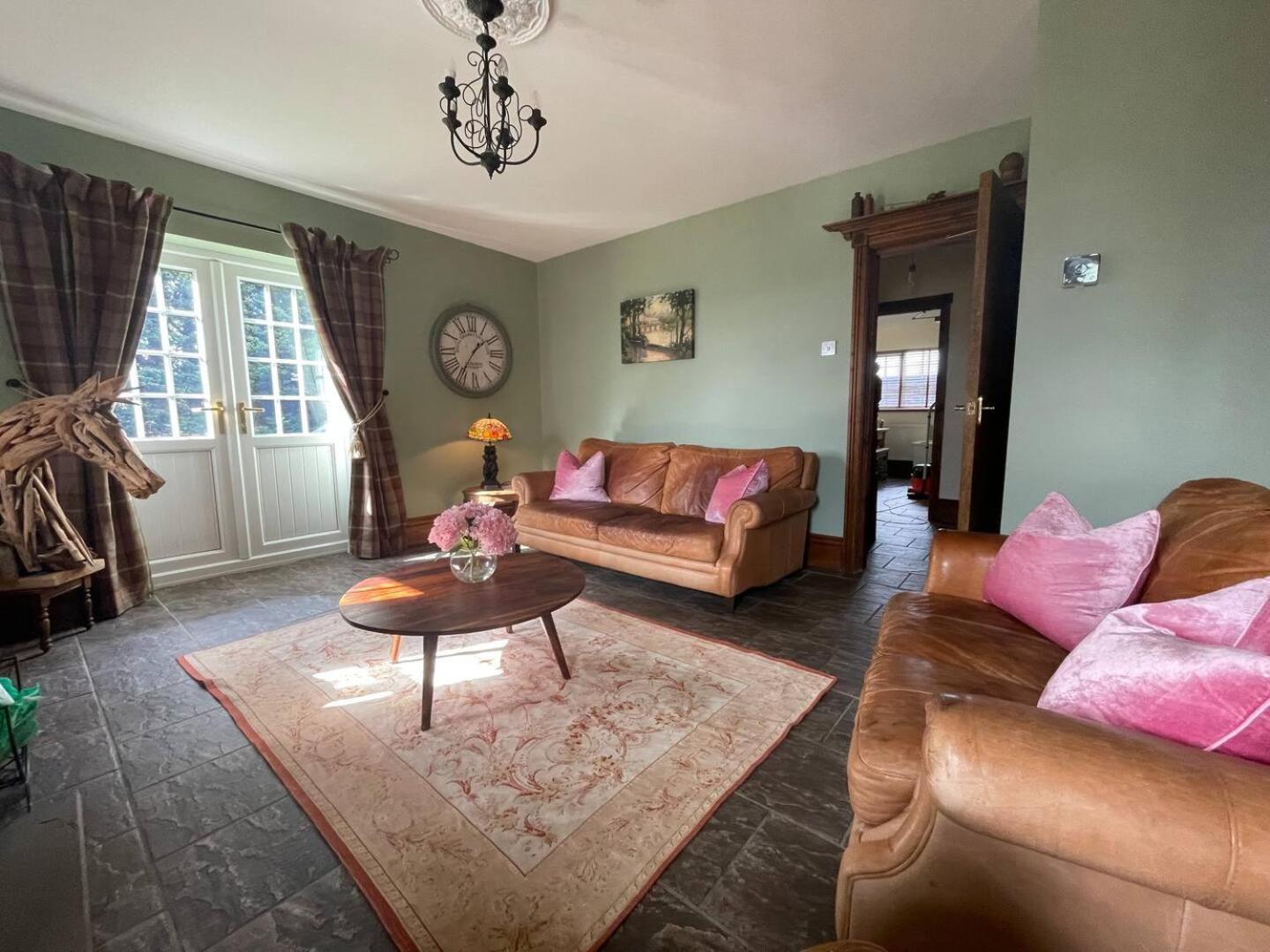 Eastfield Cottage free parking and EV charger