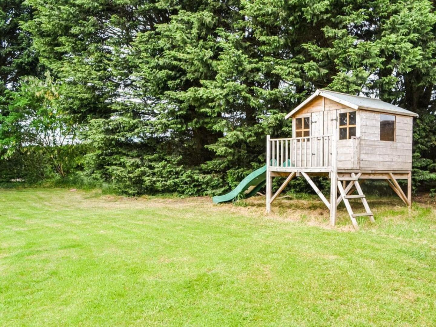Eastfield Cottage free parking and EV charger