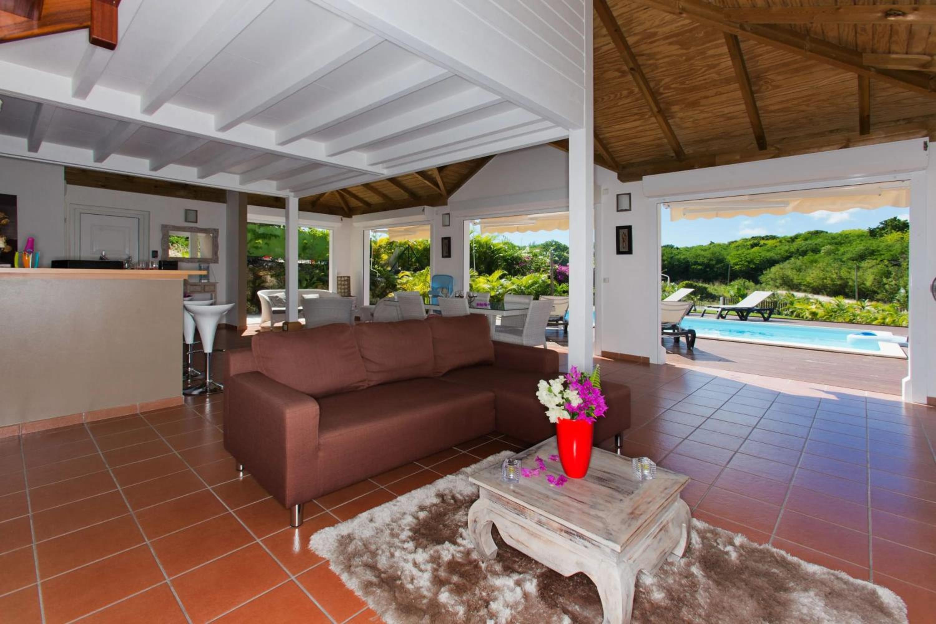 Villa Spacieuse avec Piscine Privée à Saint-François – 120 m², Jardin view 5