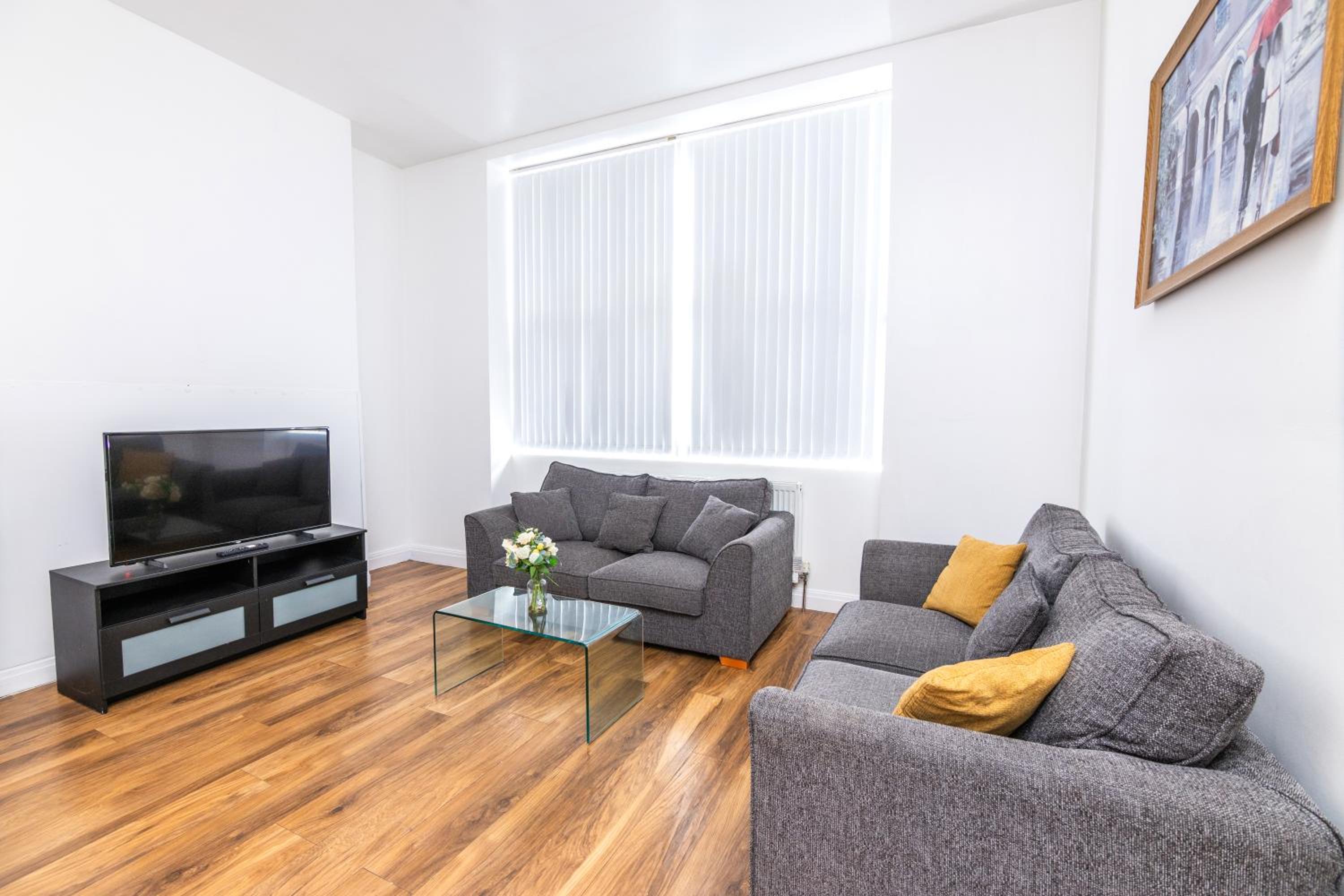 Spacious Apartment Close To City Centre with Secure Parking view 5