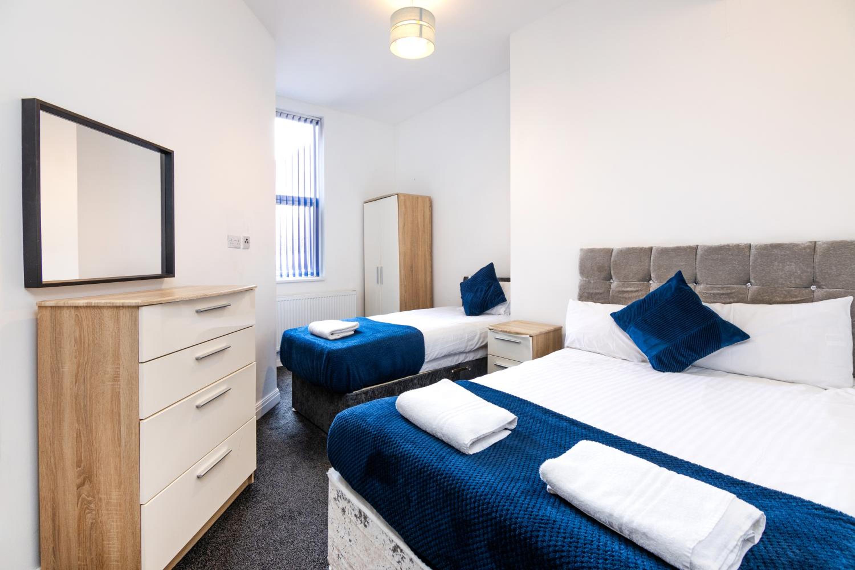 Spacious Apartment Close To City Centre with Secure Parking view 3
