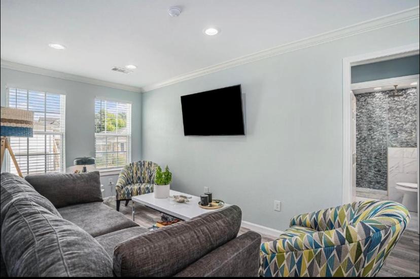 Luxury Family Combo Retreat Sleeps 12 - Two New Modern Villas Exclusively Furnished - Shared BBQ Backyard view 5